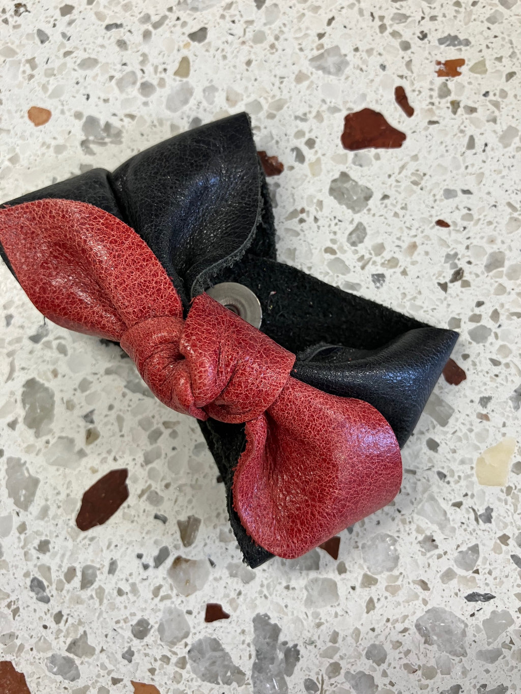 ONE OF A KIND Leather bow bracelet XS