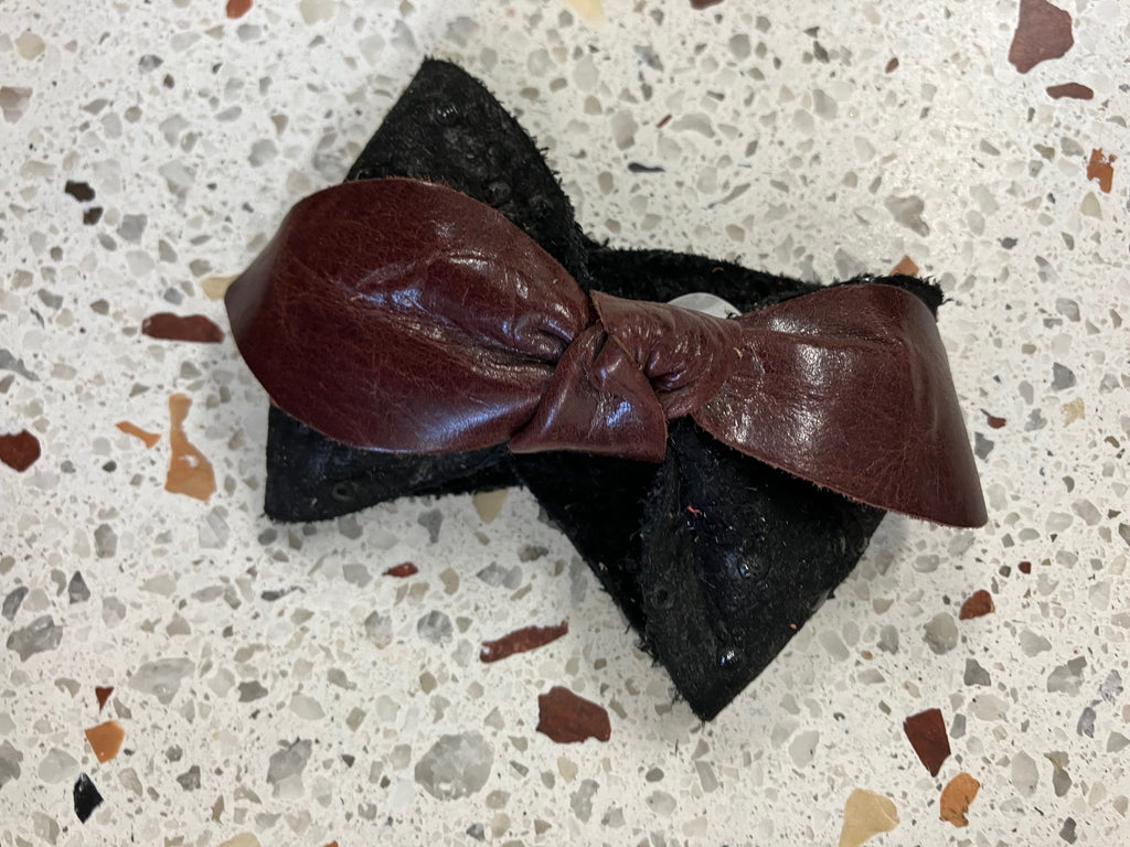 ONE OF A KIND Leather bow bracelet XS
