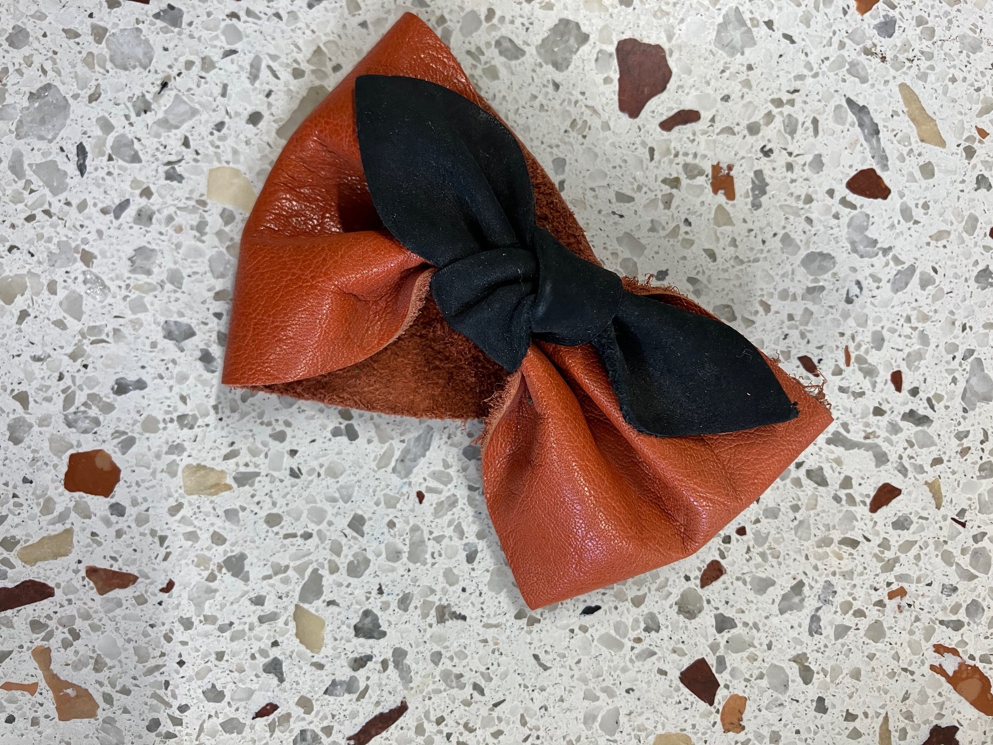 ONE OF A KIND Leather bow bracelet