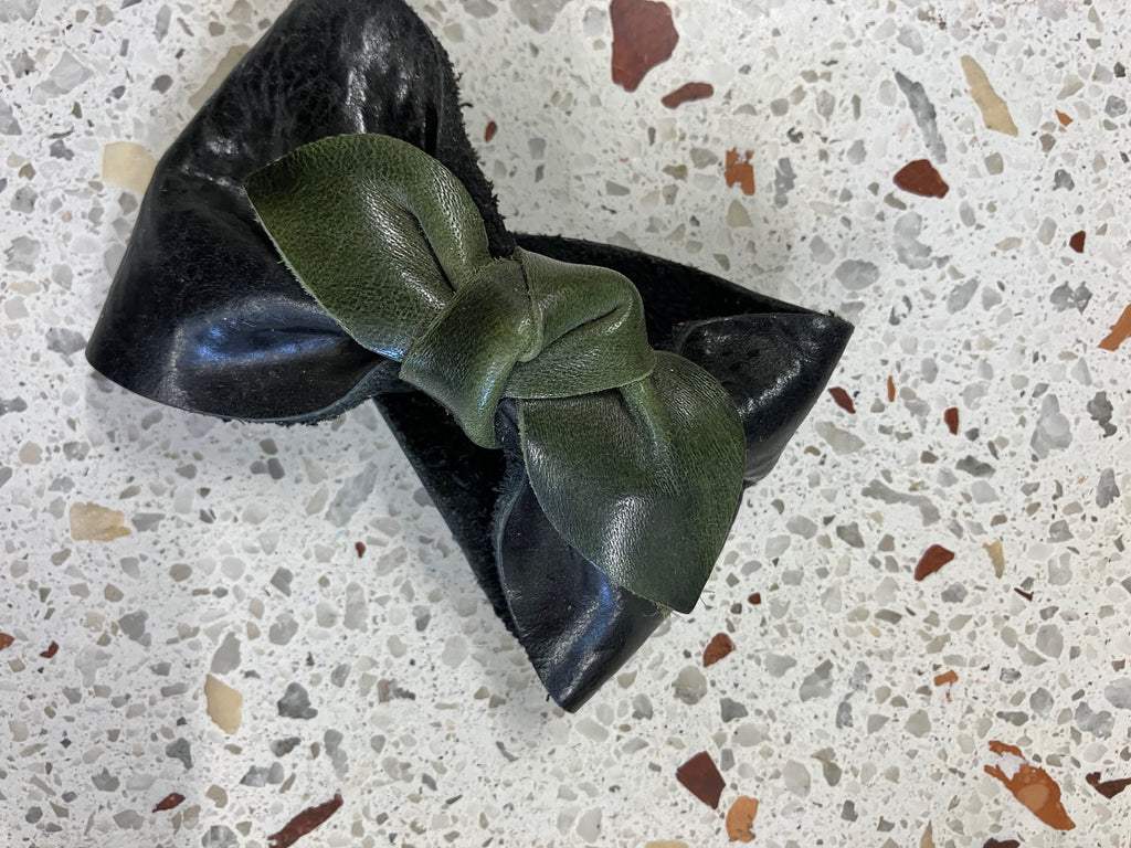 ONE OF A KIND Leather bow bracelet