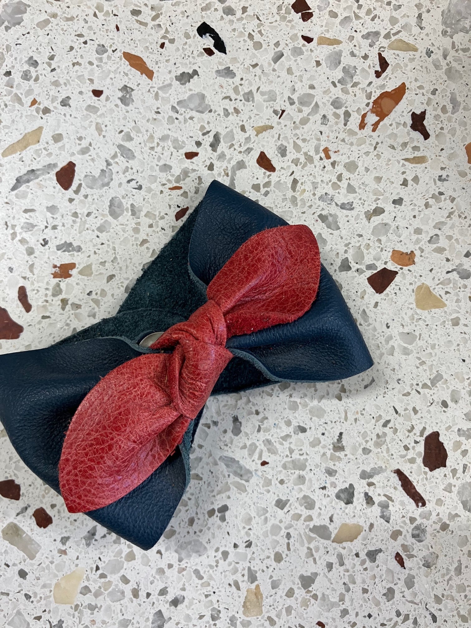 ONE OF A KIND Leather bow bracelet