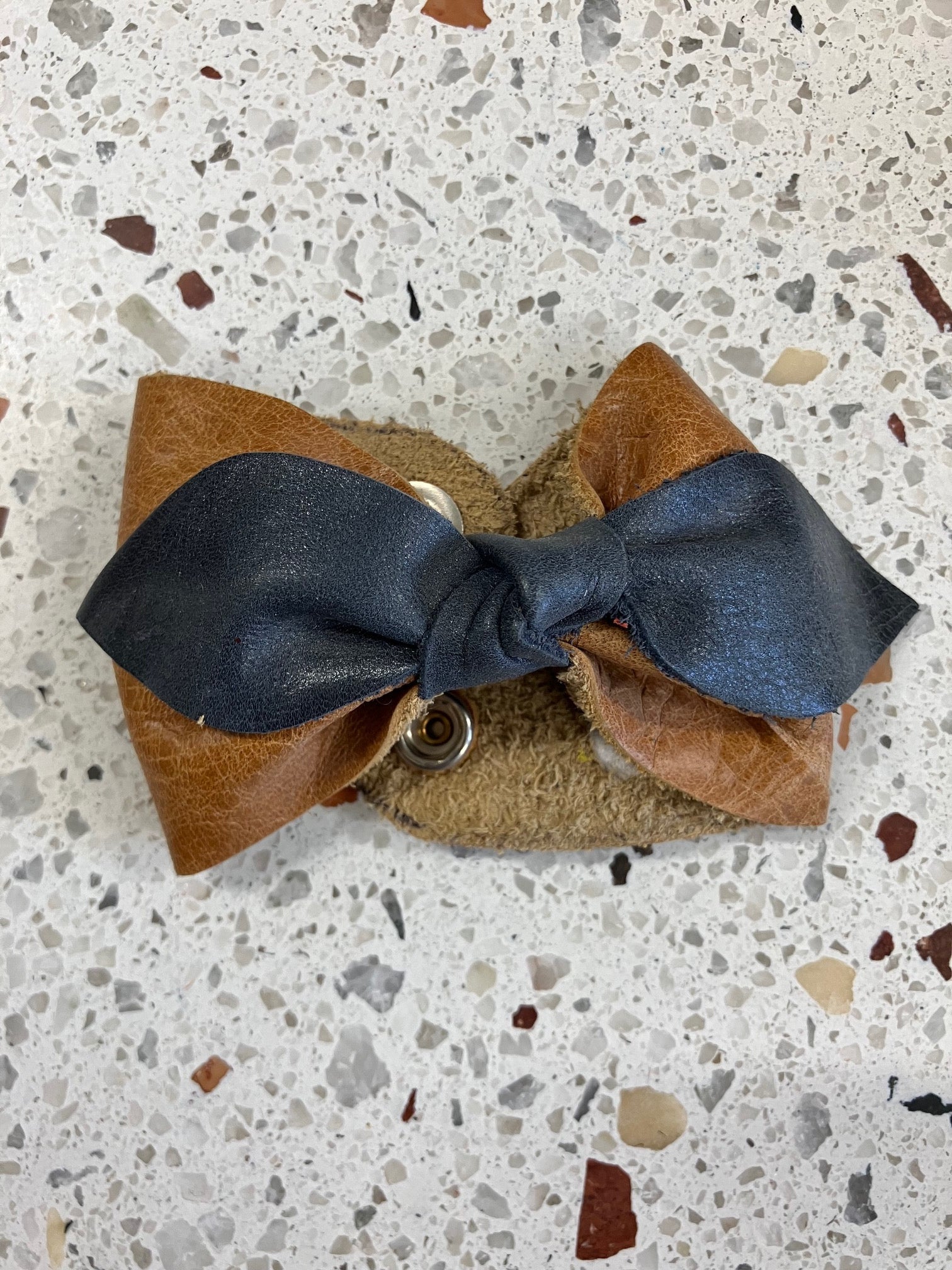 ONE OF A KIND Leather bow bracelet