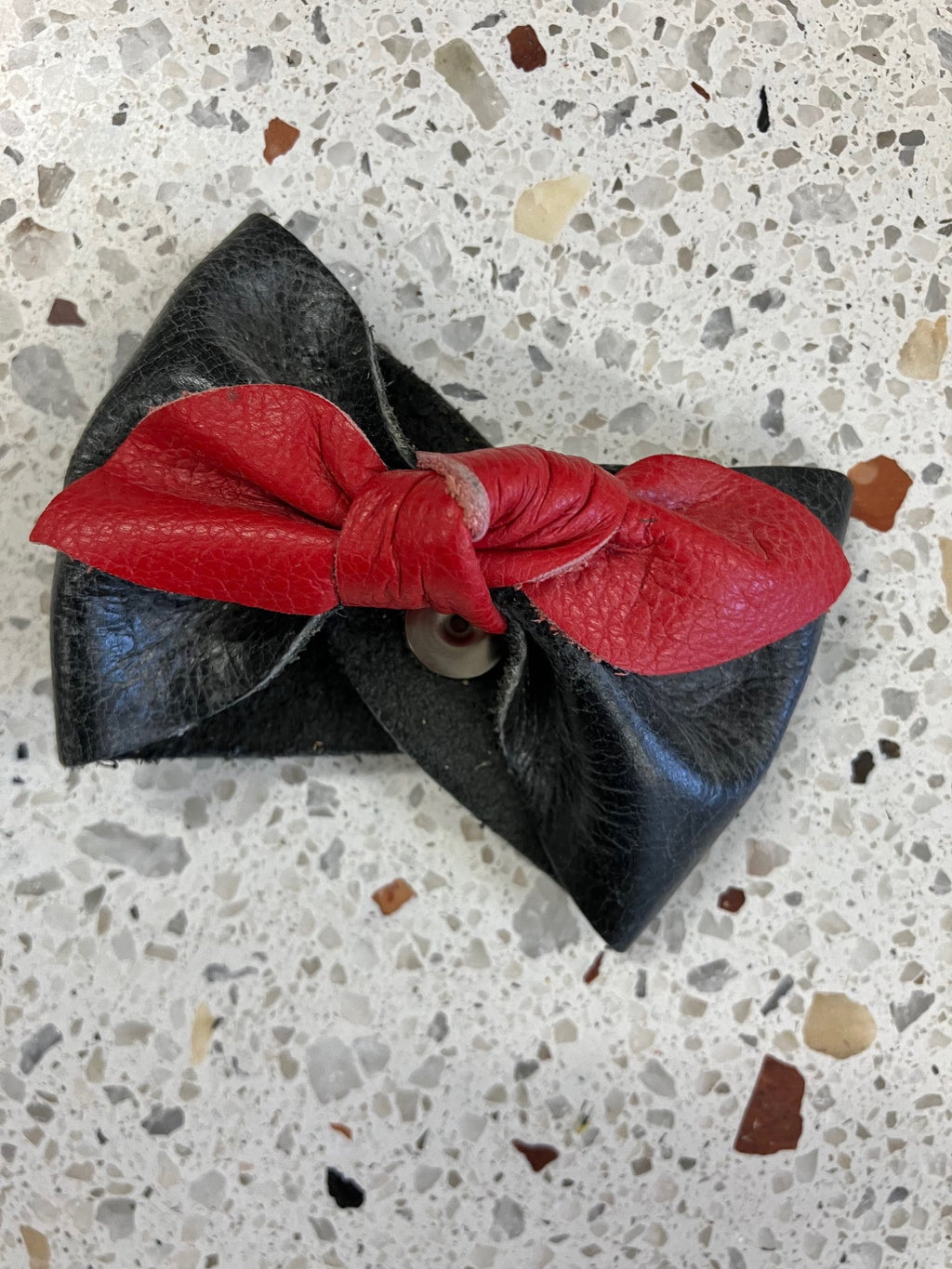 ONE OF A KIND Leather bow bracelet