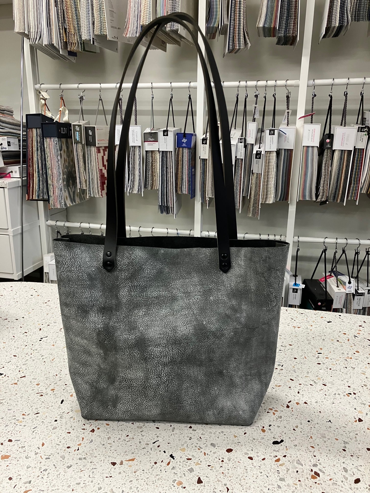 Sample textured grey Leather minimalist tote bag FLORENCE model