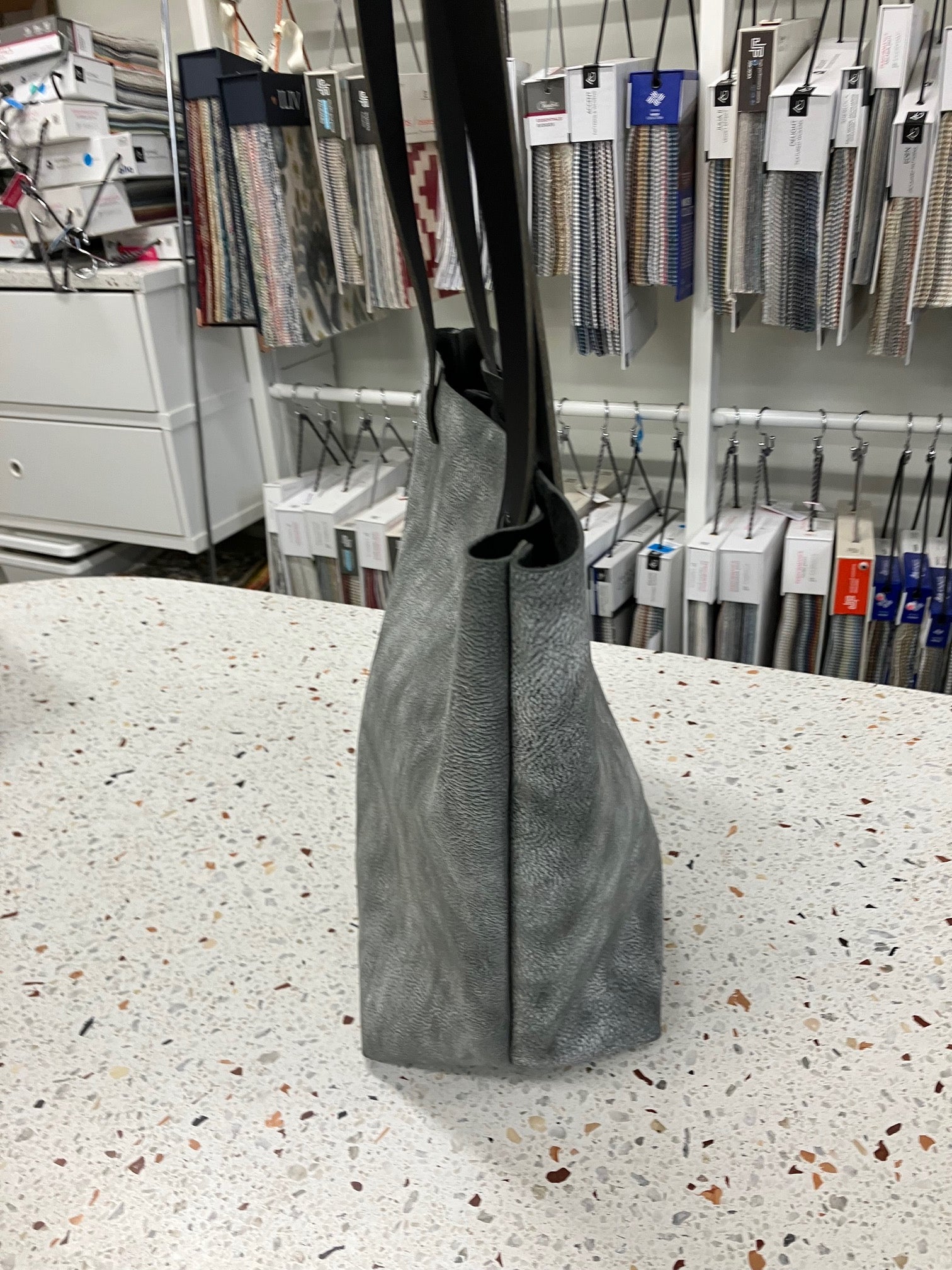 Sample textured grey Leather minimalist tote bag FLORENCE model