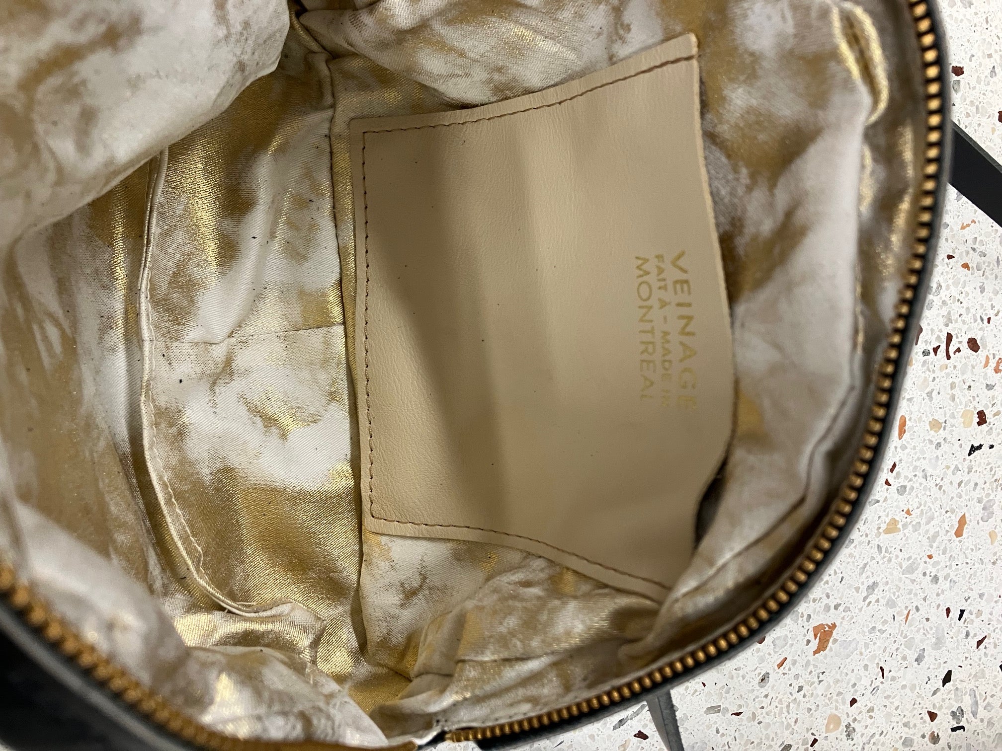 SAMPLE Leather shoulder bag with charm MERINGUE model