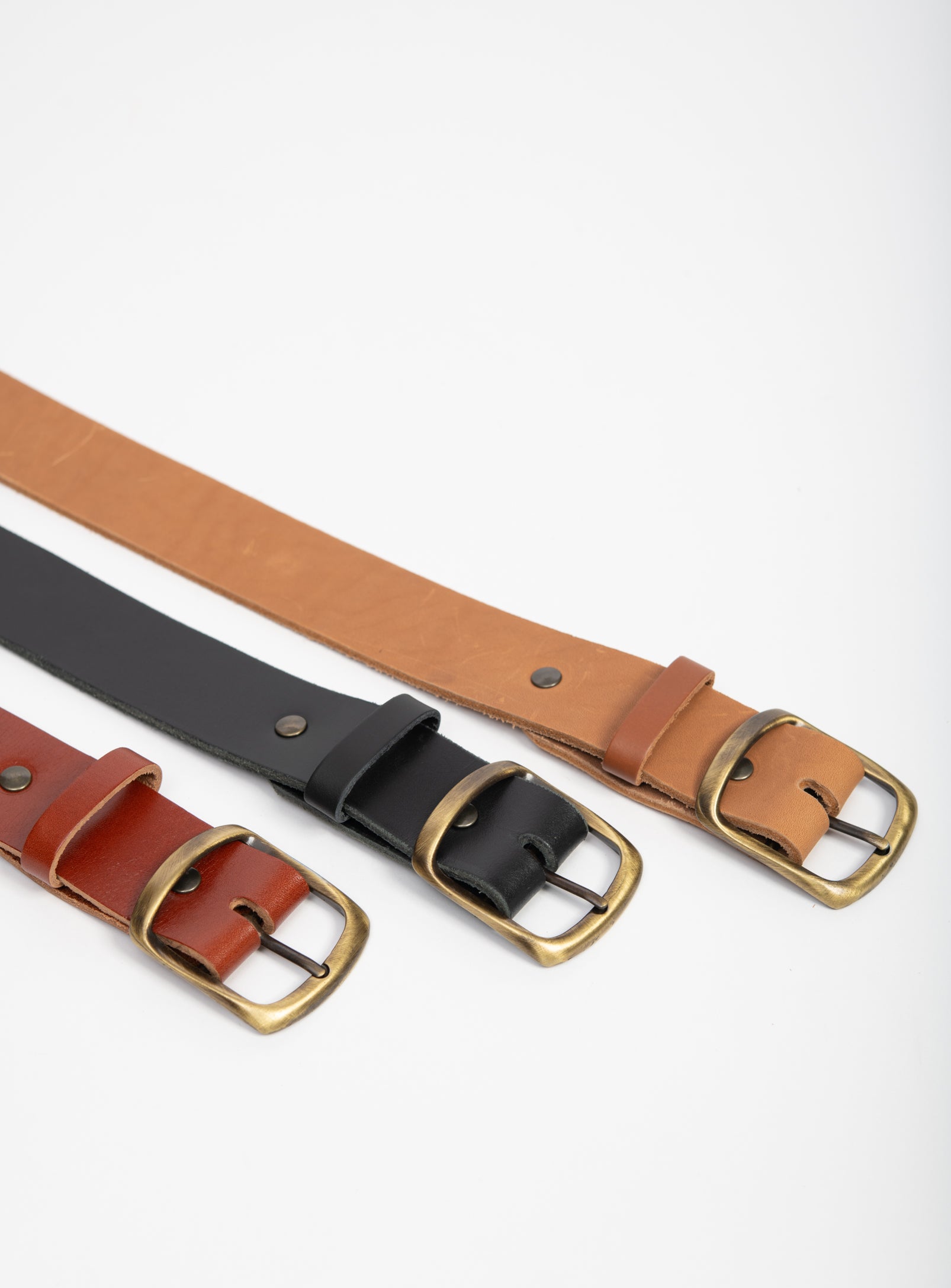 Leather belt with solid brass buckle by Veinage, handmade in Montreal, Canada