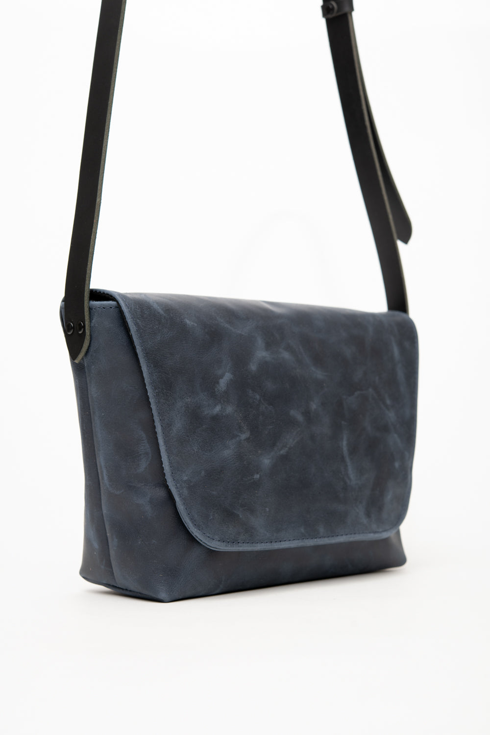 Veinage Leather Satchel Sessenger Bag BISCUIT model, handmade in Montreal Canada