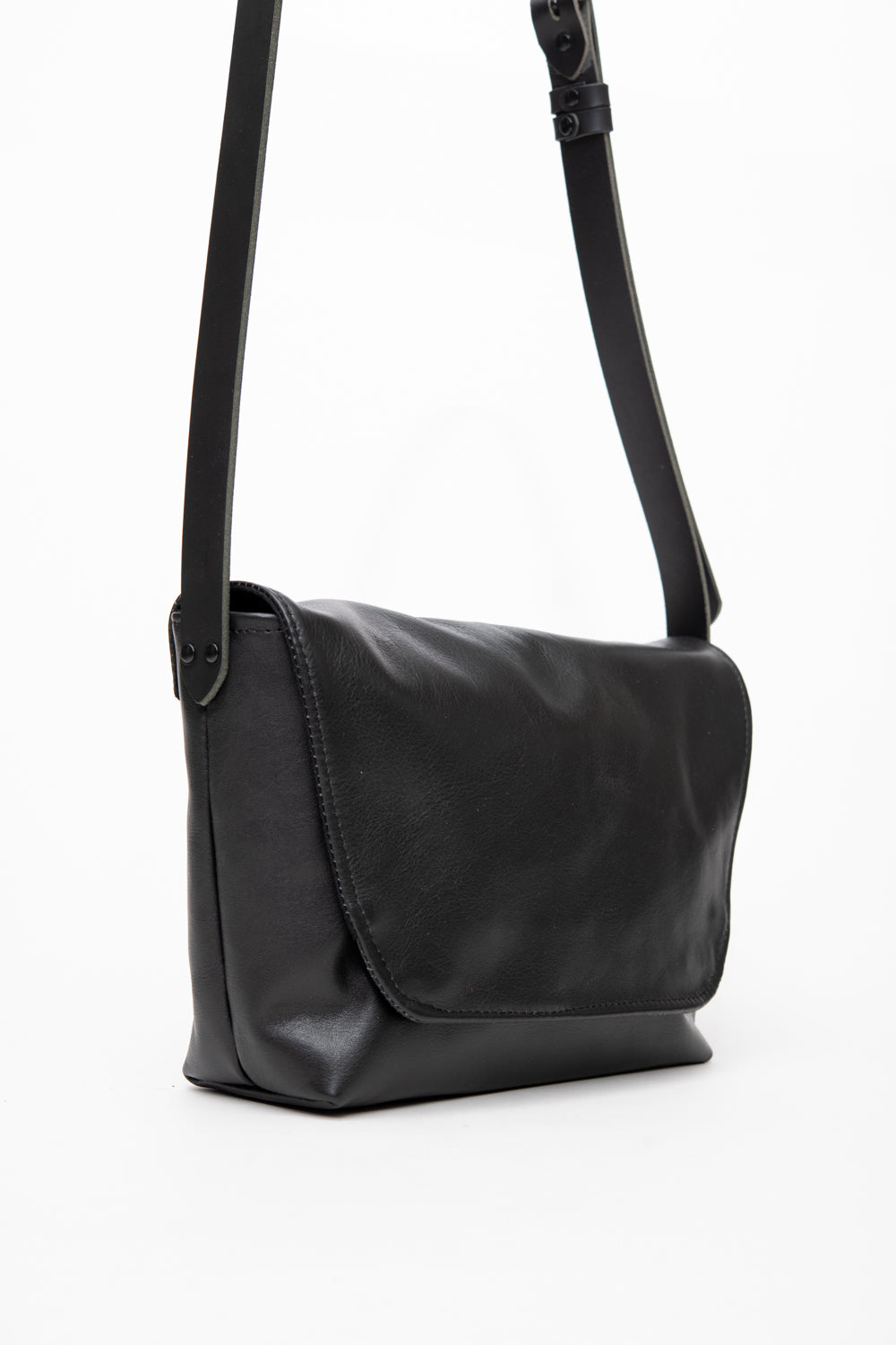 Veinage Leather Satchel Sessenger Bag BISCUIT model, handmade in Montreal Canada