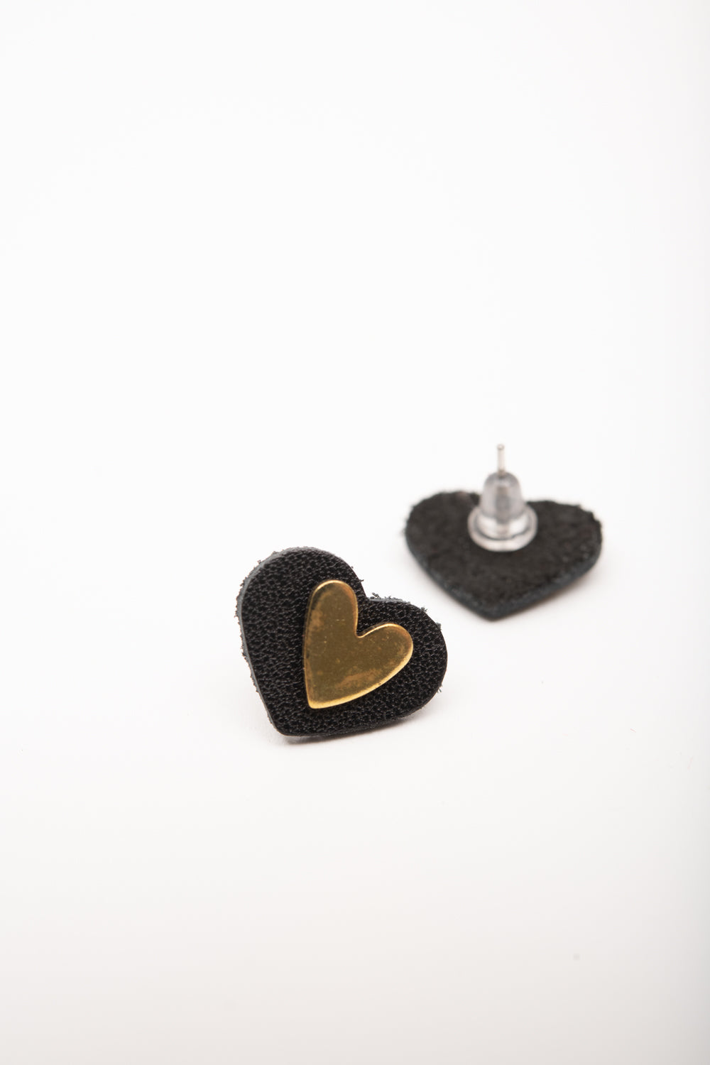 Veinage Heart-shaped leather and brass earrings Cœur de palmier model, made in Montreal, Canada
