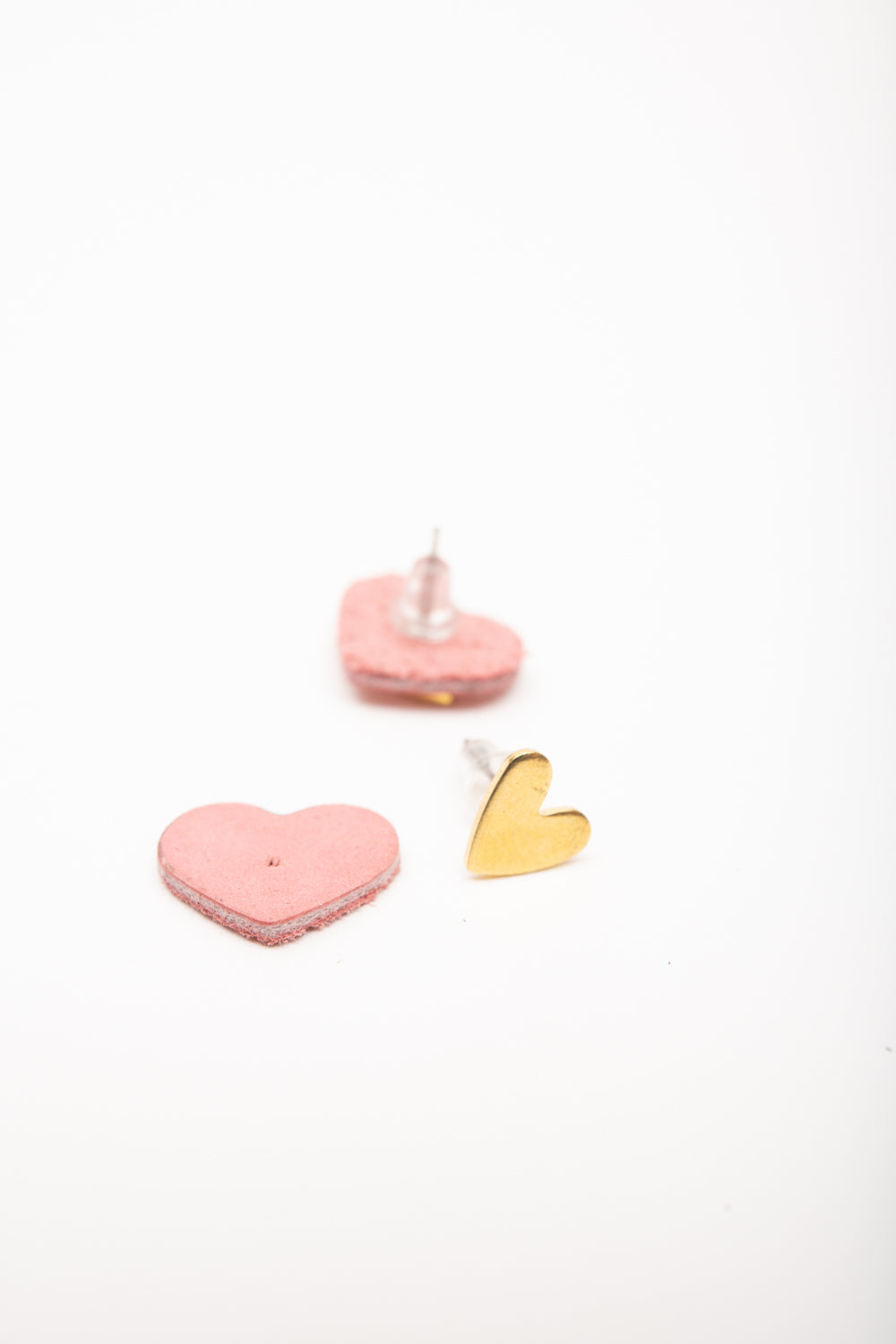 Veinage Heart-shaped leather and brass earrings Cœur de palmier model, made in Montreal, Canada