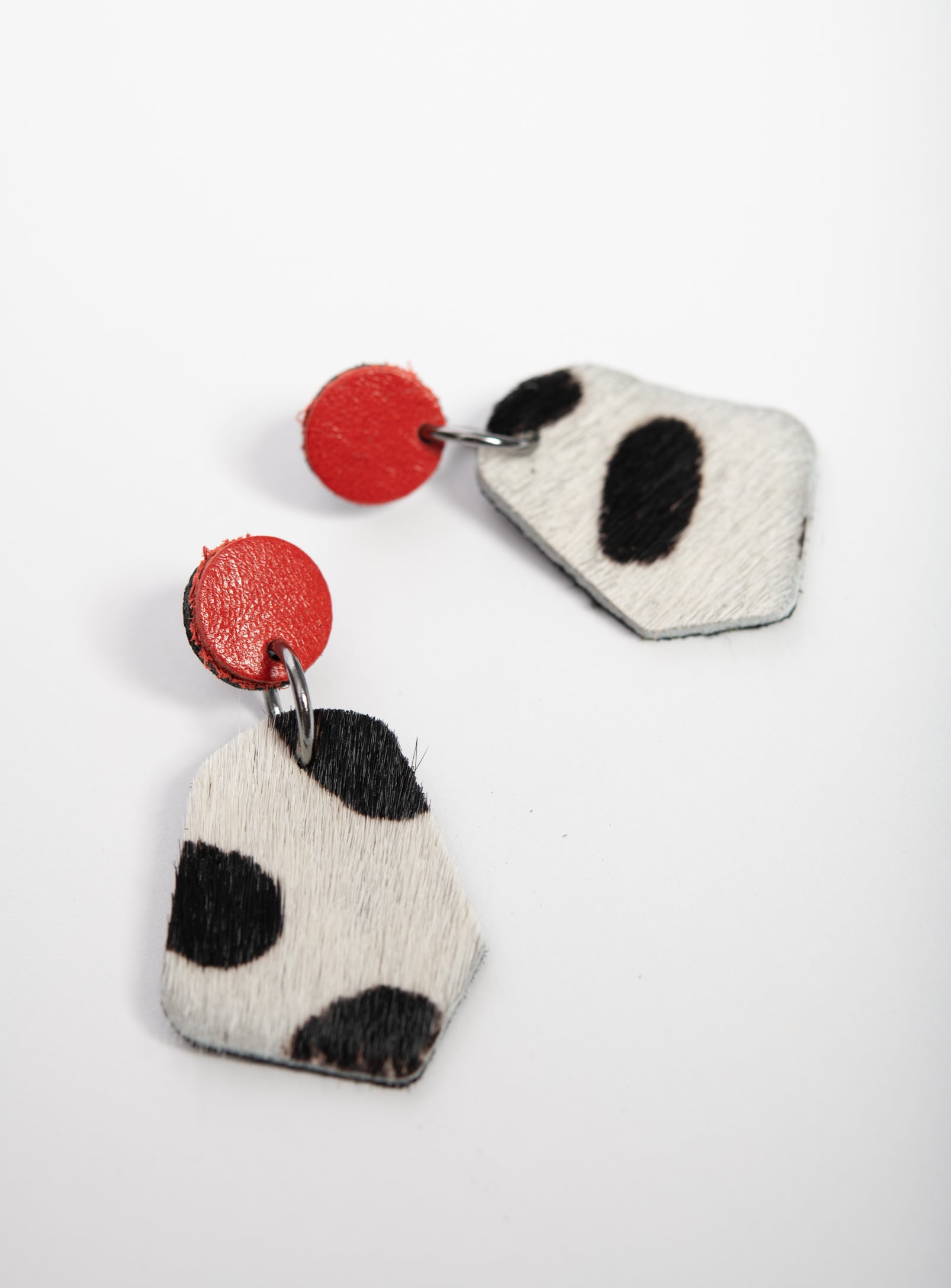 Large geometrical leather earrings DÉLIMA model, Veinage handmade in Montreal, Canada