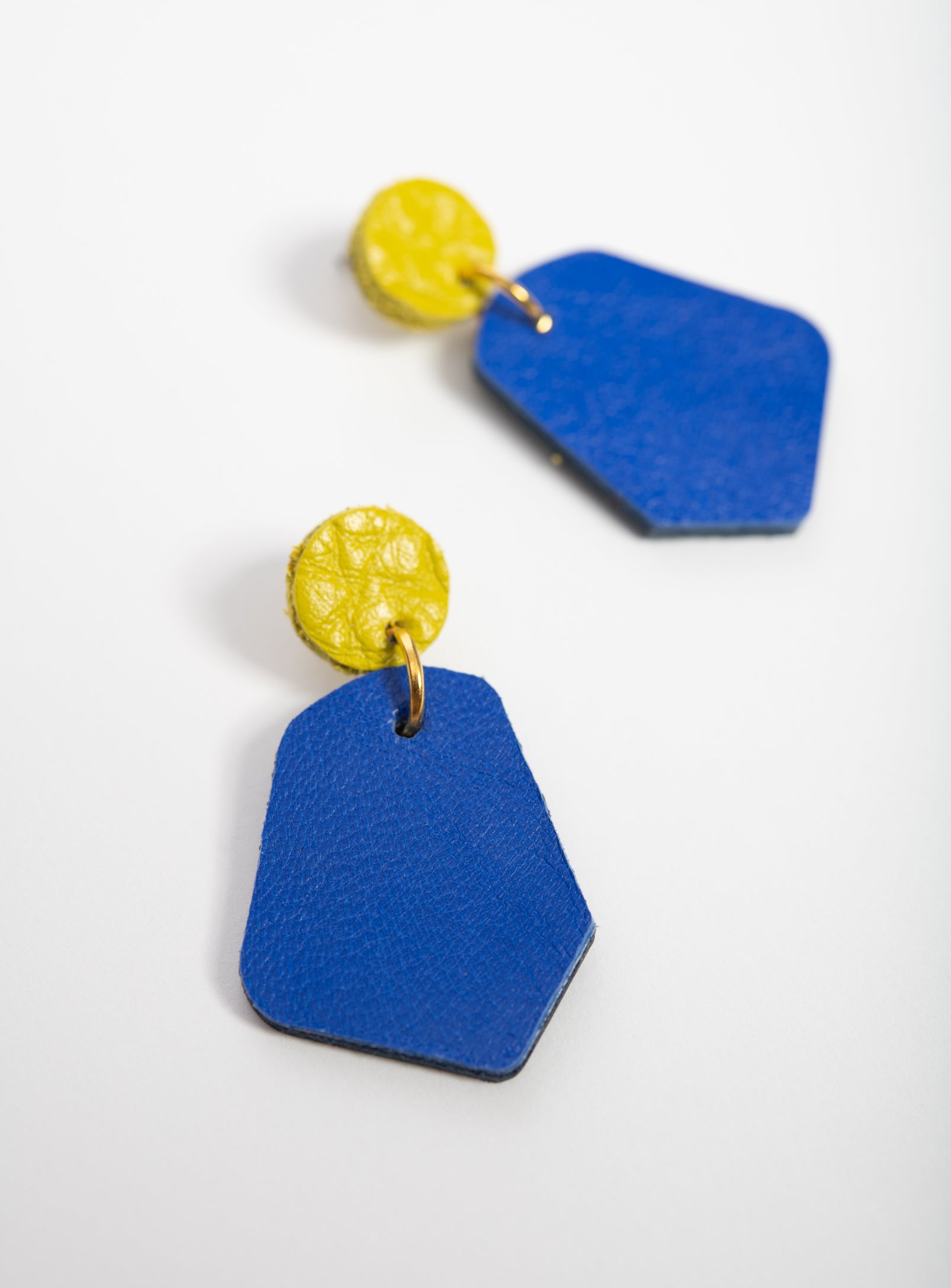 Large geometrical leather earrings DÉLIMA model, Veinage handmade in Montreal, Canada