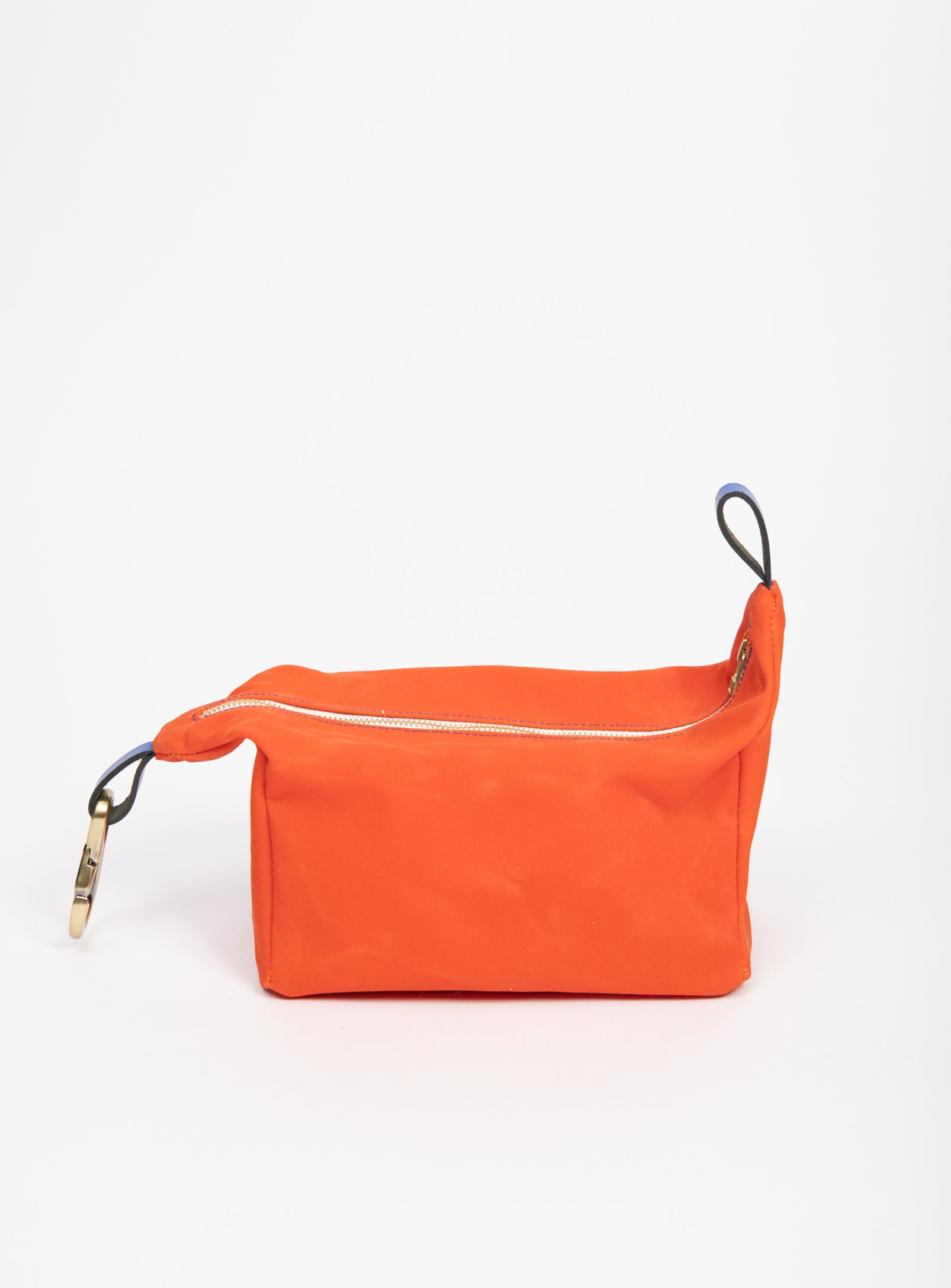 Veinage Travel case in waxed canvas DES CARRIÈRES model, handmade in Montreal Canada