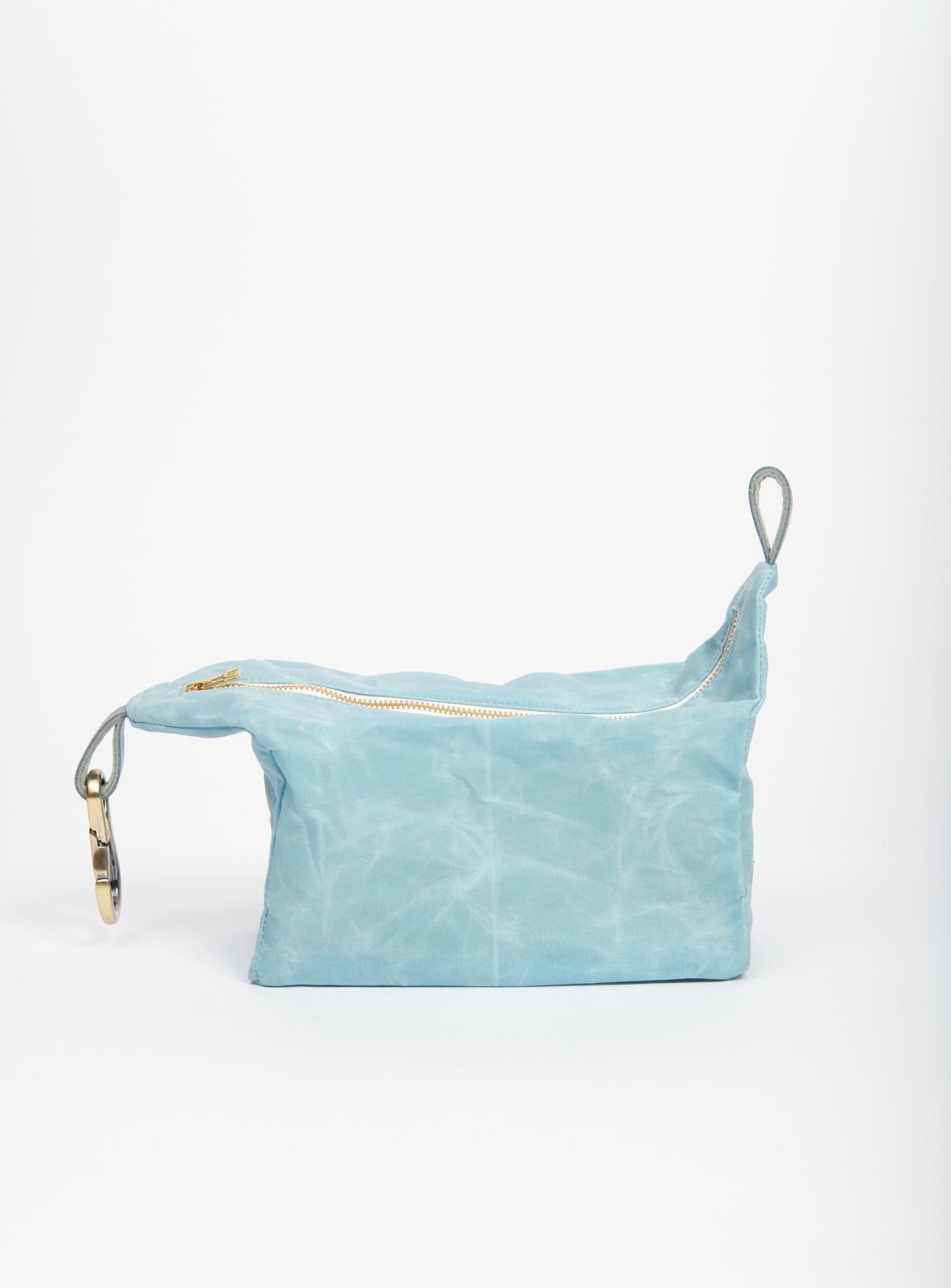 Veinage Travel case in waxed canvas DES CARRIÈRES model, handmade in Montreal Canada