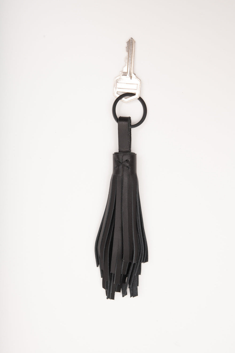 Veinage Leather fringe keychain with brass hardware FRANGIPANE model, handmade in Montreal