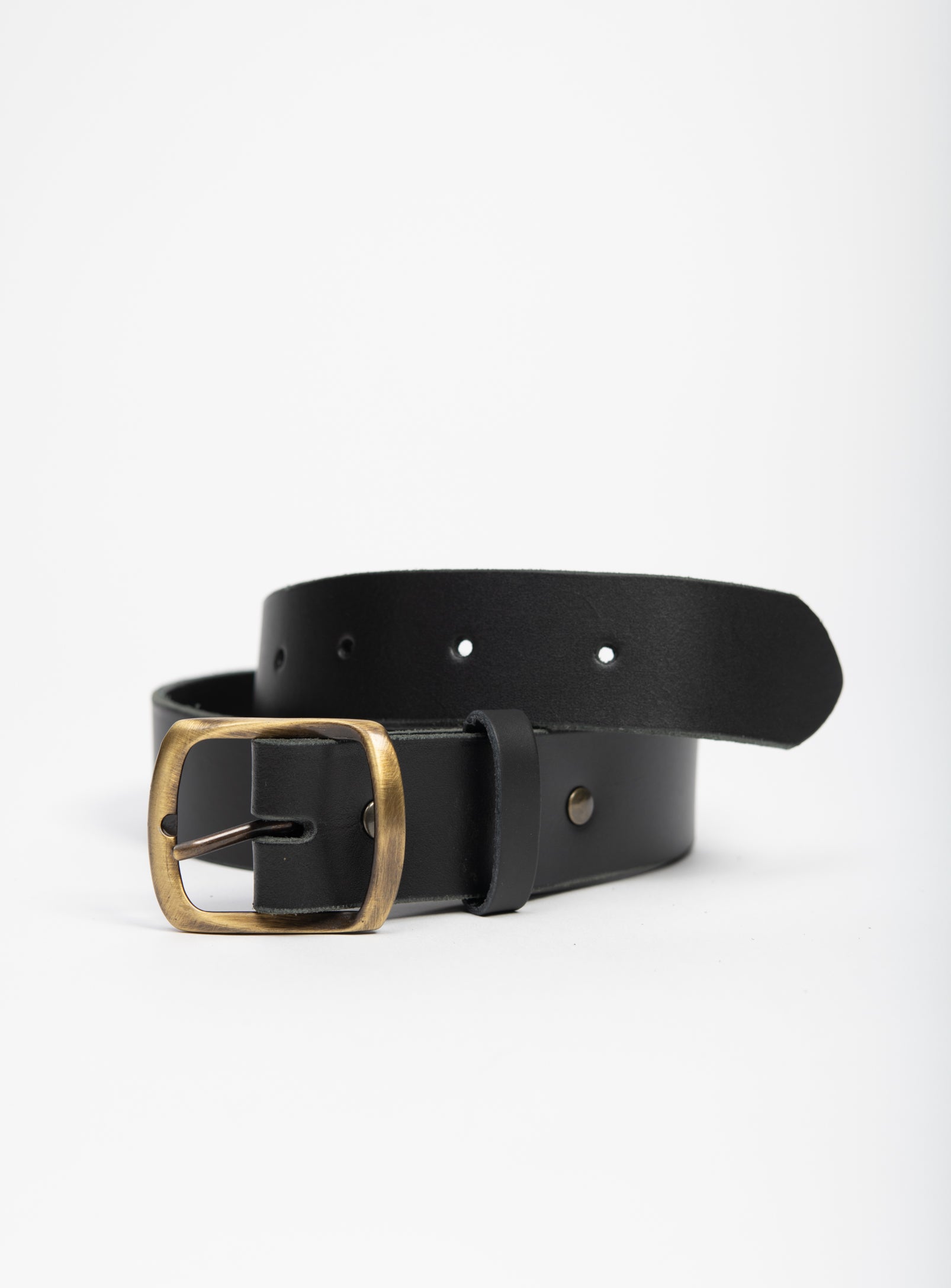 Leather belt with solid brass buckle by Veinage, handmade in Montreal, Canada