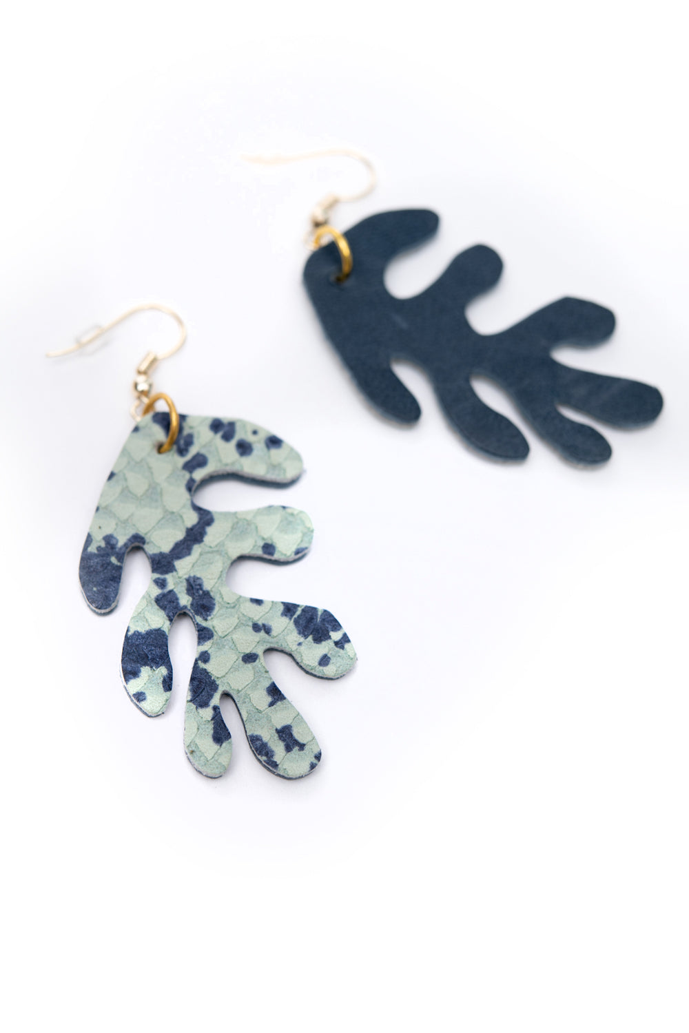 Leather organic leaf shaped earrings CORAIL model