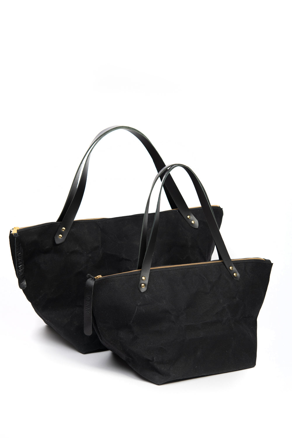 Travel bag in waxed canvas FRONTENAC model