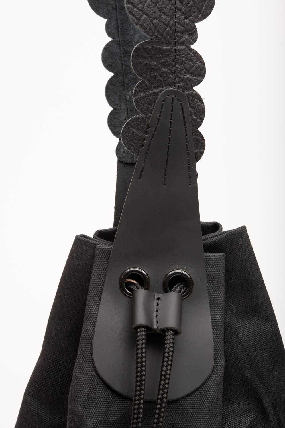 Veinage Bucket Bag in Waxed Canvas and Leather CANNELÉ model