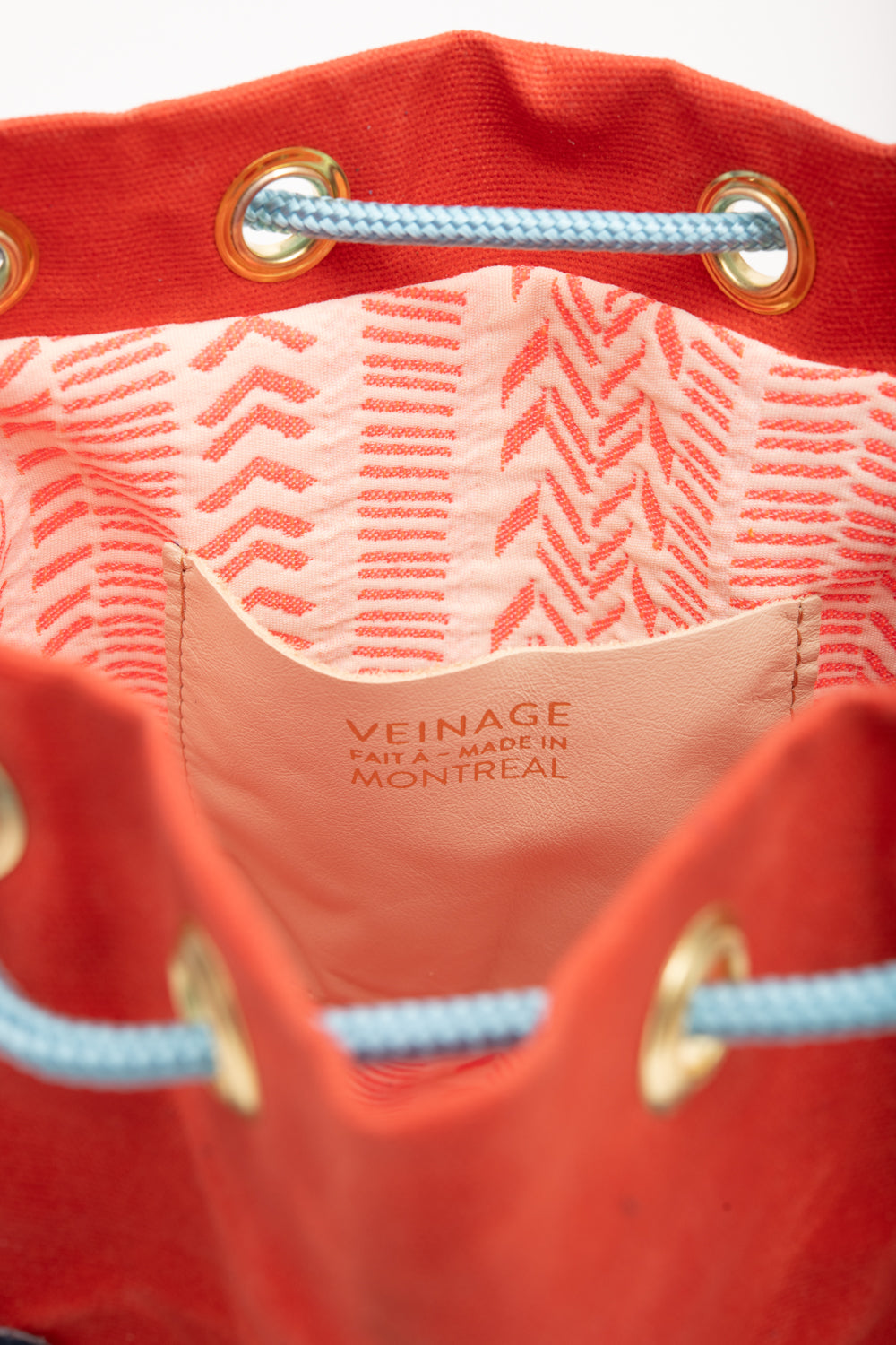 Veinage Bucket Bag in Waxed Canvas and Leather CANNELÉ model