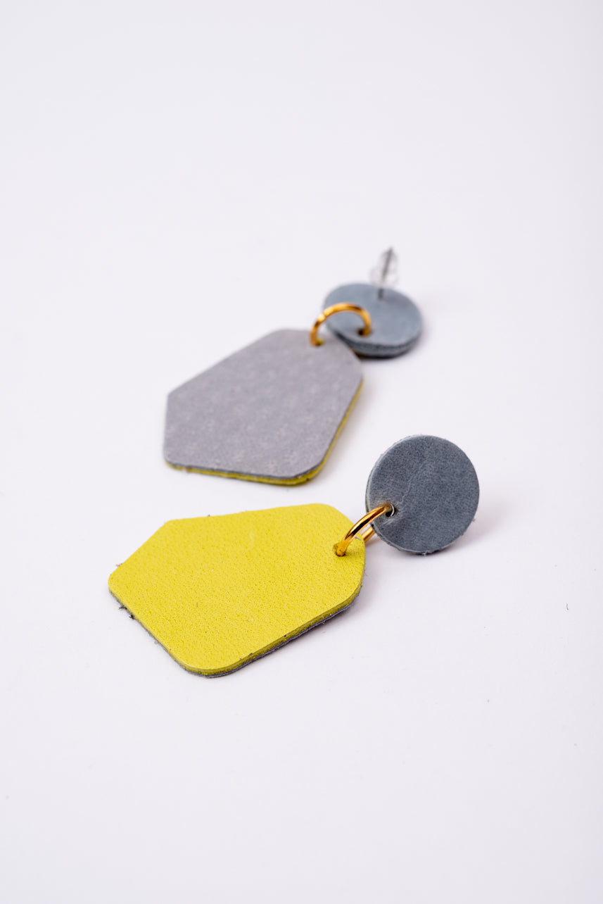 Large geometrical leather earrings DÉLIMA model