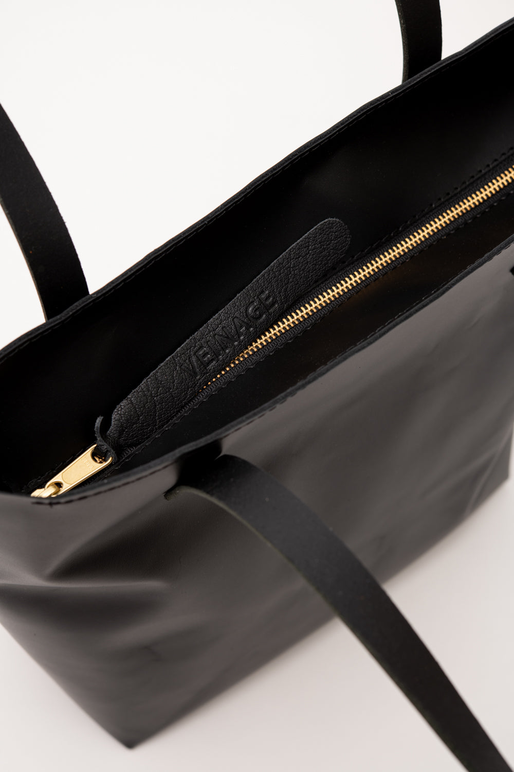 Veinage Leather minimalist tote bag FLORENCE and FIRENZE model, handmade in Montreal, Canada