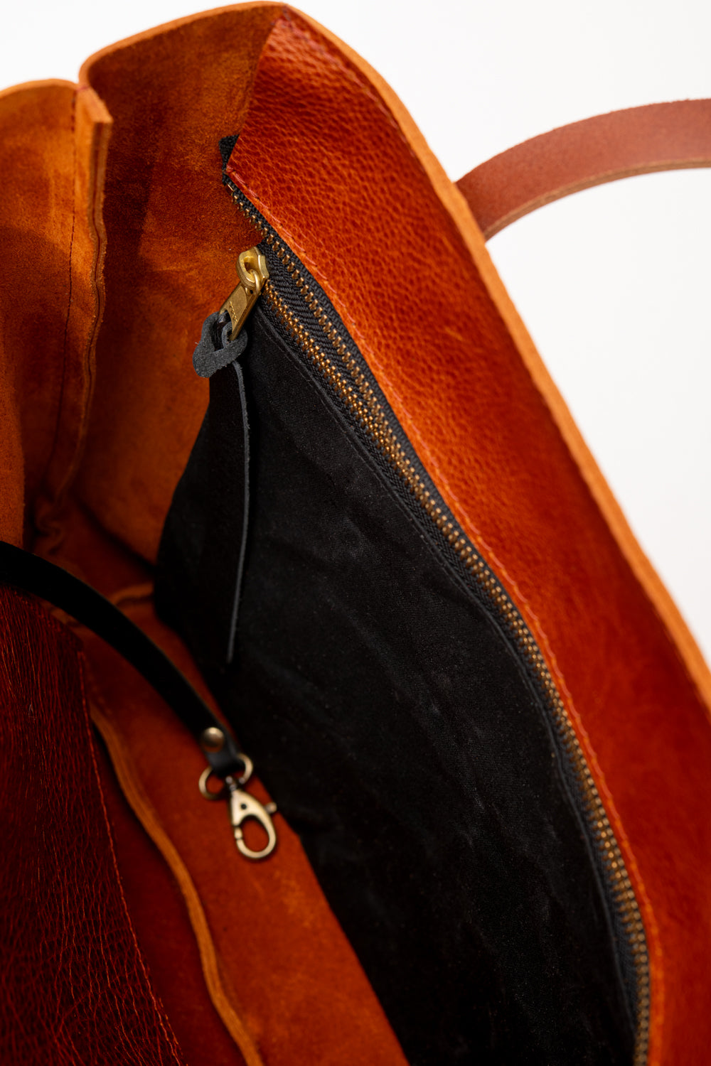 Veinage Leather minimalist tote bag FLORENCE and FIRENZE model, handmade in Montreal, Canada