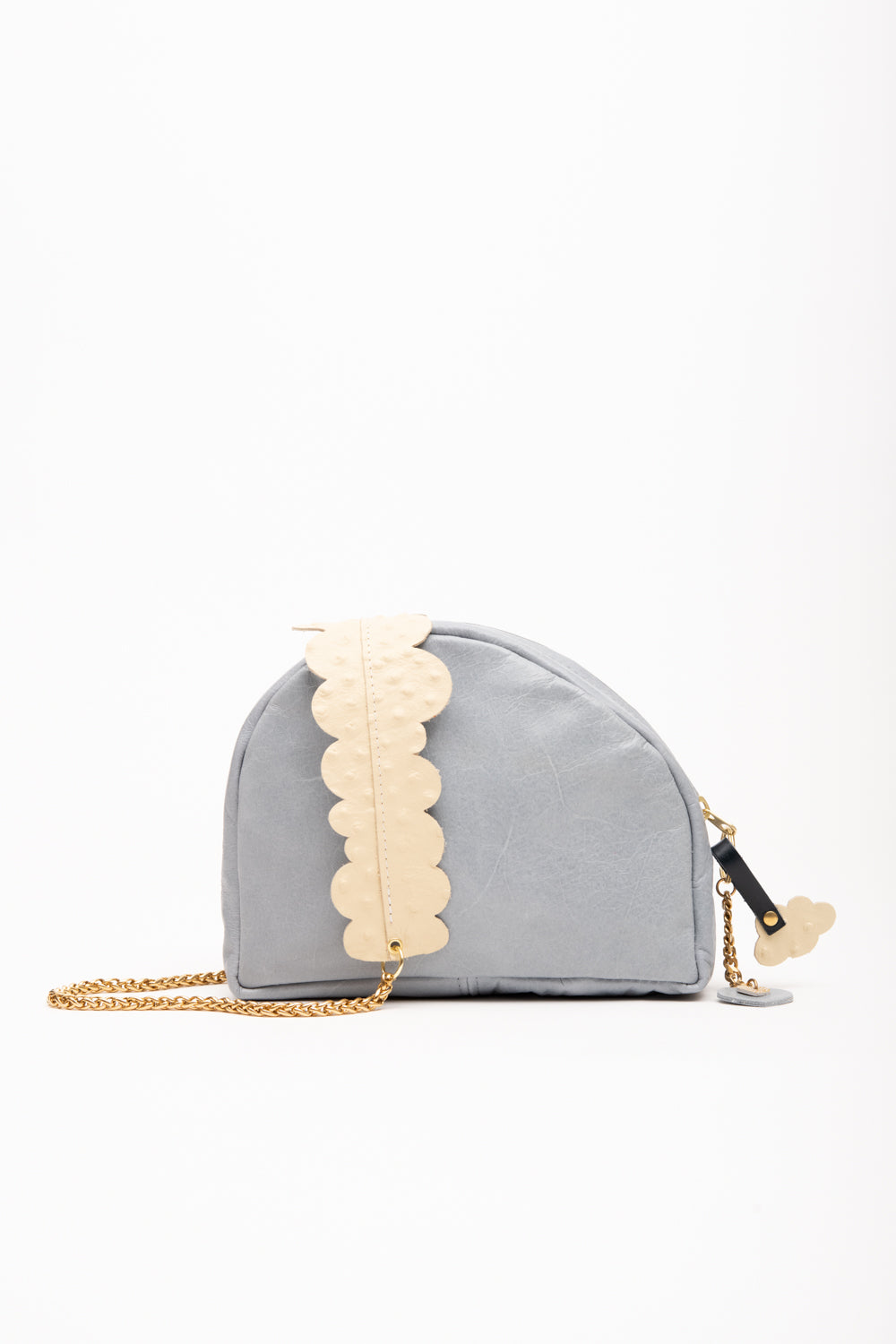 Veinage Leather Shoulder Bag with Charm MERINGUE model