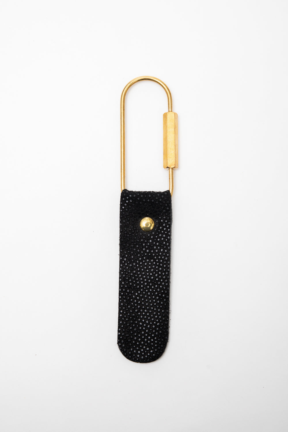 Veinage Leather keychain PISE model made from upcycled leather in Montreal, Canada