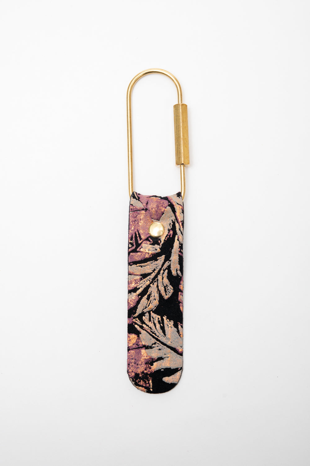 Veinage Leather keychain PISE model made from upcycled leather in Montreal, Canada