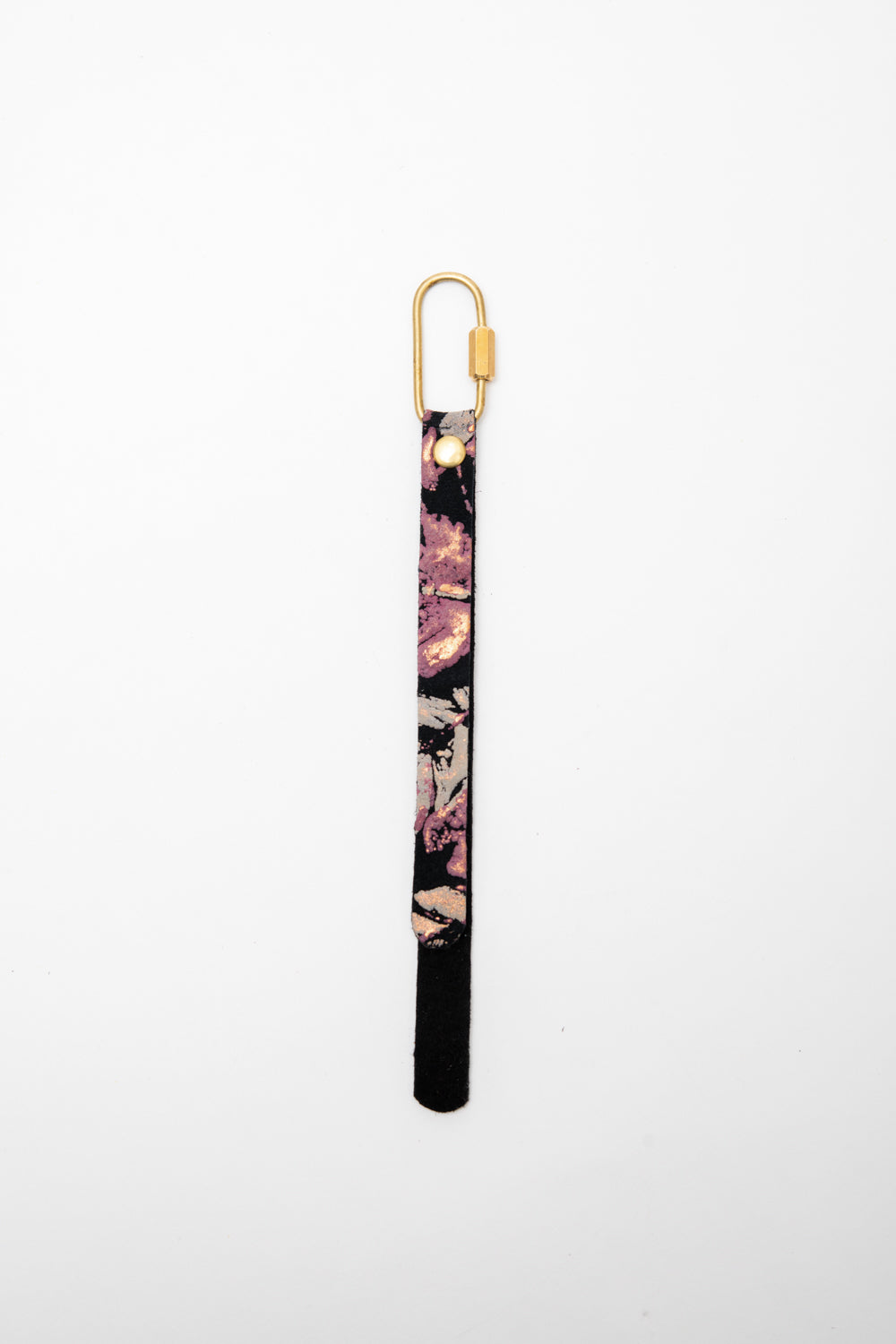 Veinage Leather keychain PISE model made from upcycled leather in Montreal, Canada