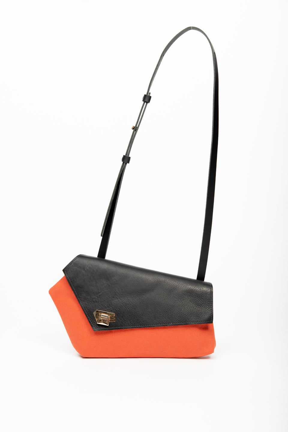 Five-sided polygon handbag PENTAGONO model from the Variable Geometry collection, handmade in Montreal, Canada