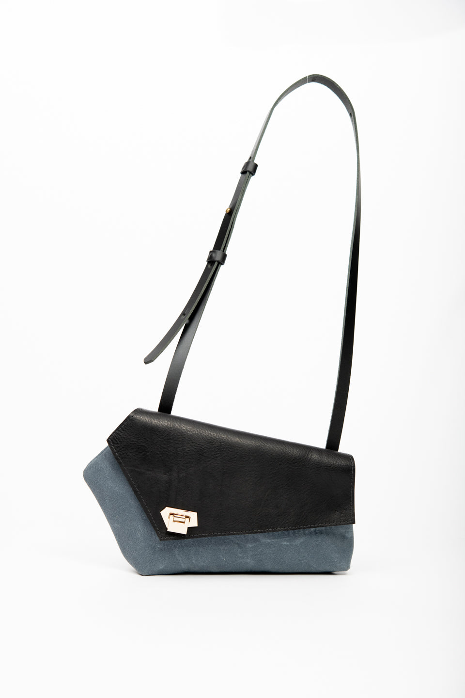 Five-sided polygon handbag PENTAGONO model from the Variable Geometry collection, handmade in Montreal, Canada