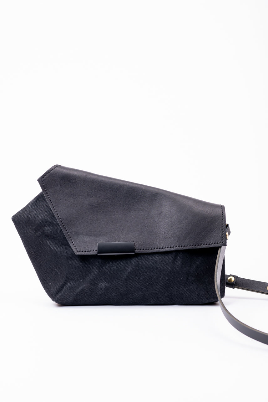 Five-sided polygon handbag PENTAGONO model from the Variable Geometry collection, handmade in Montreal, Canada