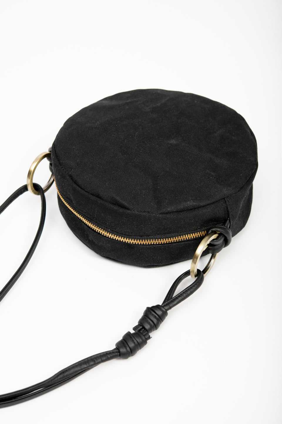 Round shoulder bag model ROTONDO of the collection Variable Geometry by VEINAGE, handmade in Montreal Canada