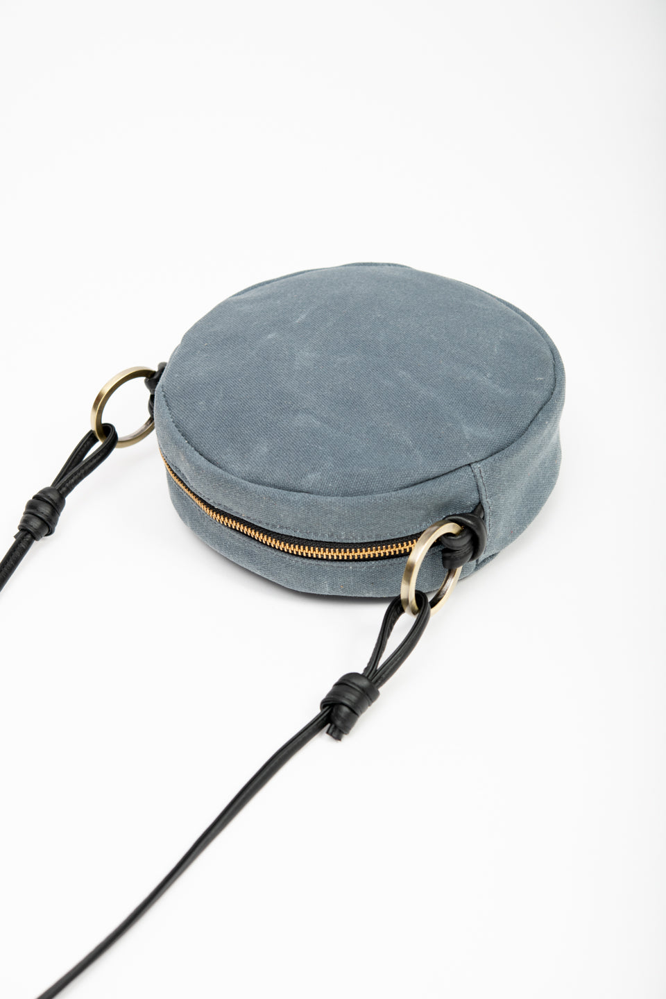 Round shoulder bag model ROTONDO of the collection Variable Geometry by VEINAGE, handmade in Montreal Canada