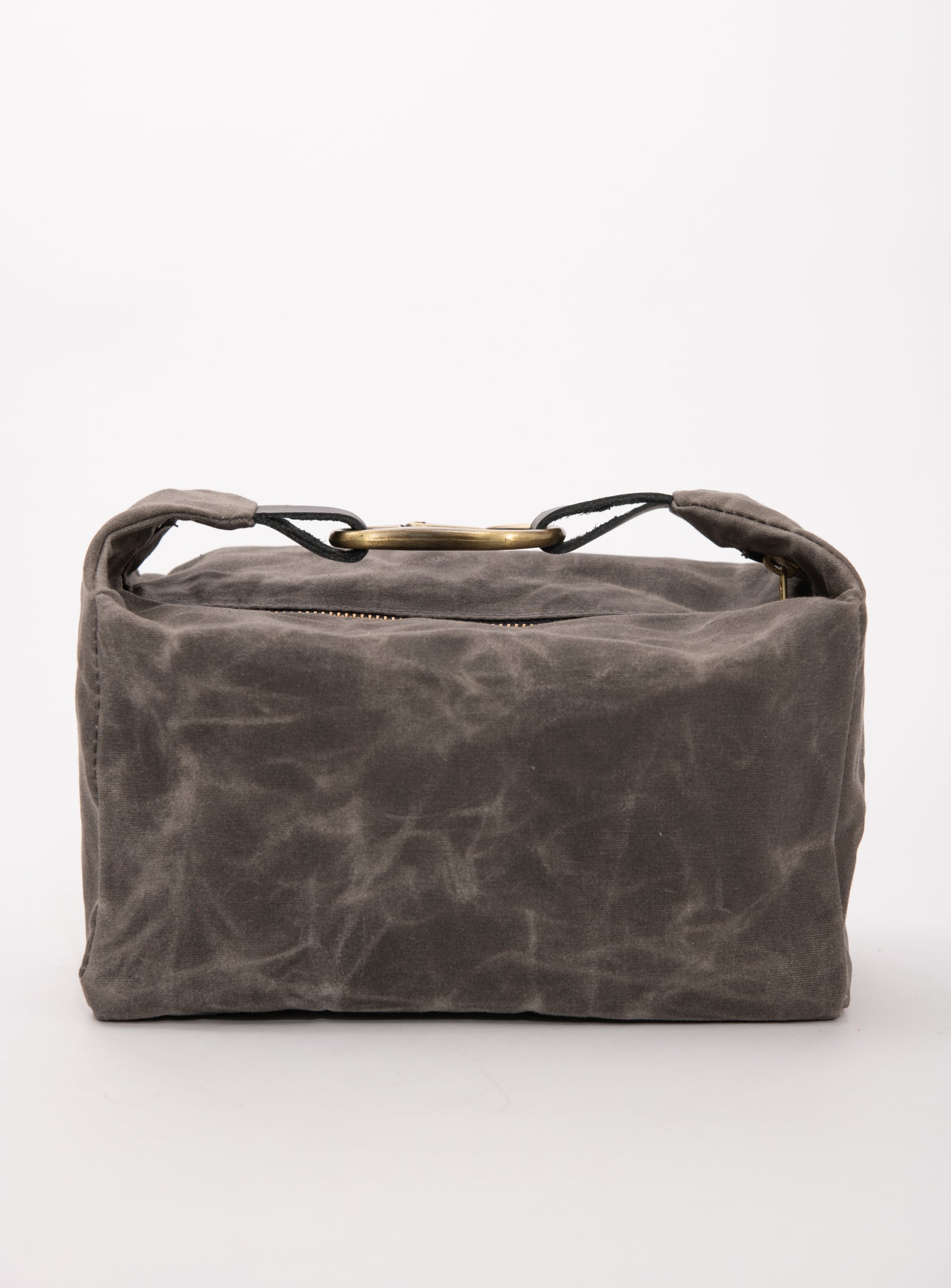 Veinage Travel case in waxed canvas DES CARRIÈRES model, handmade in Montreal Canada