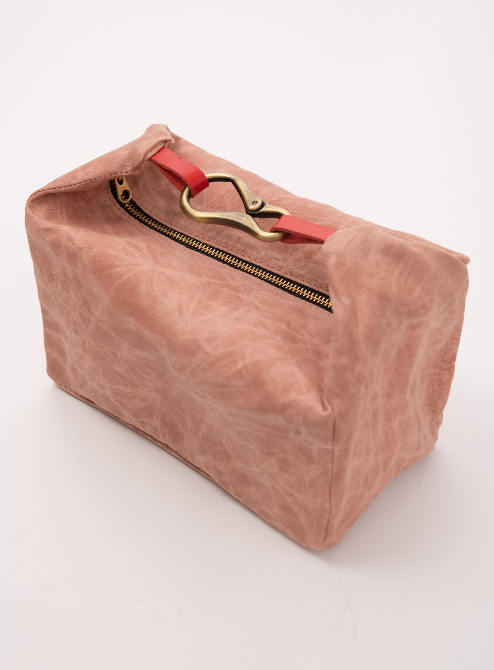 Veinage Travel case in waxed canvas DES CARRIÈRES model, handmade in Montreal Canada