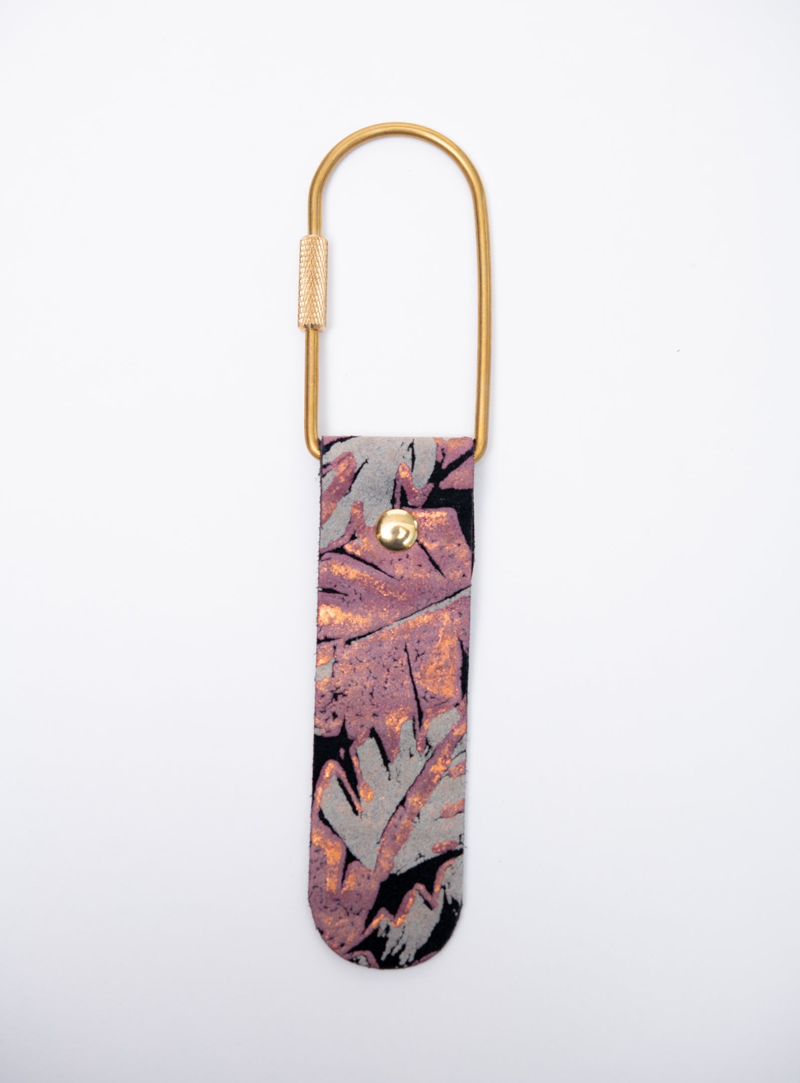 Veinage Leather keychain PISE model made from upcycled leather in Montreal, Canada