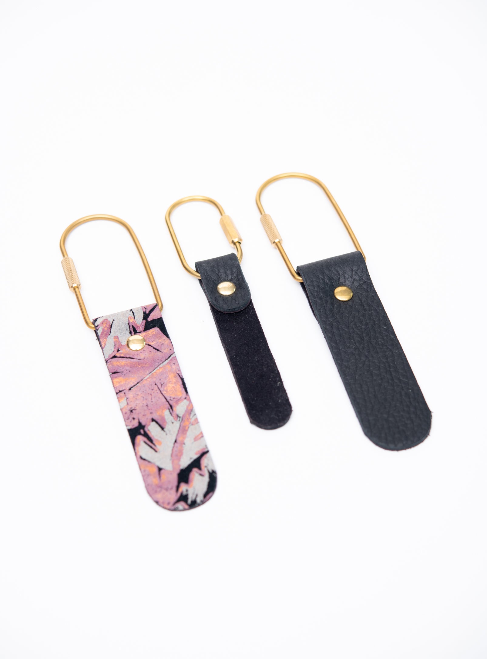 Veinage Leather keychain PISE model made from upcycled leather in Montreal, Canada