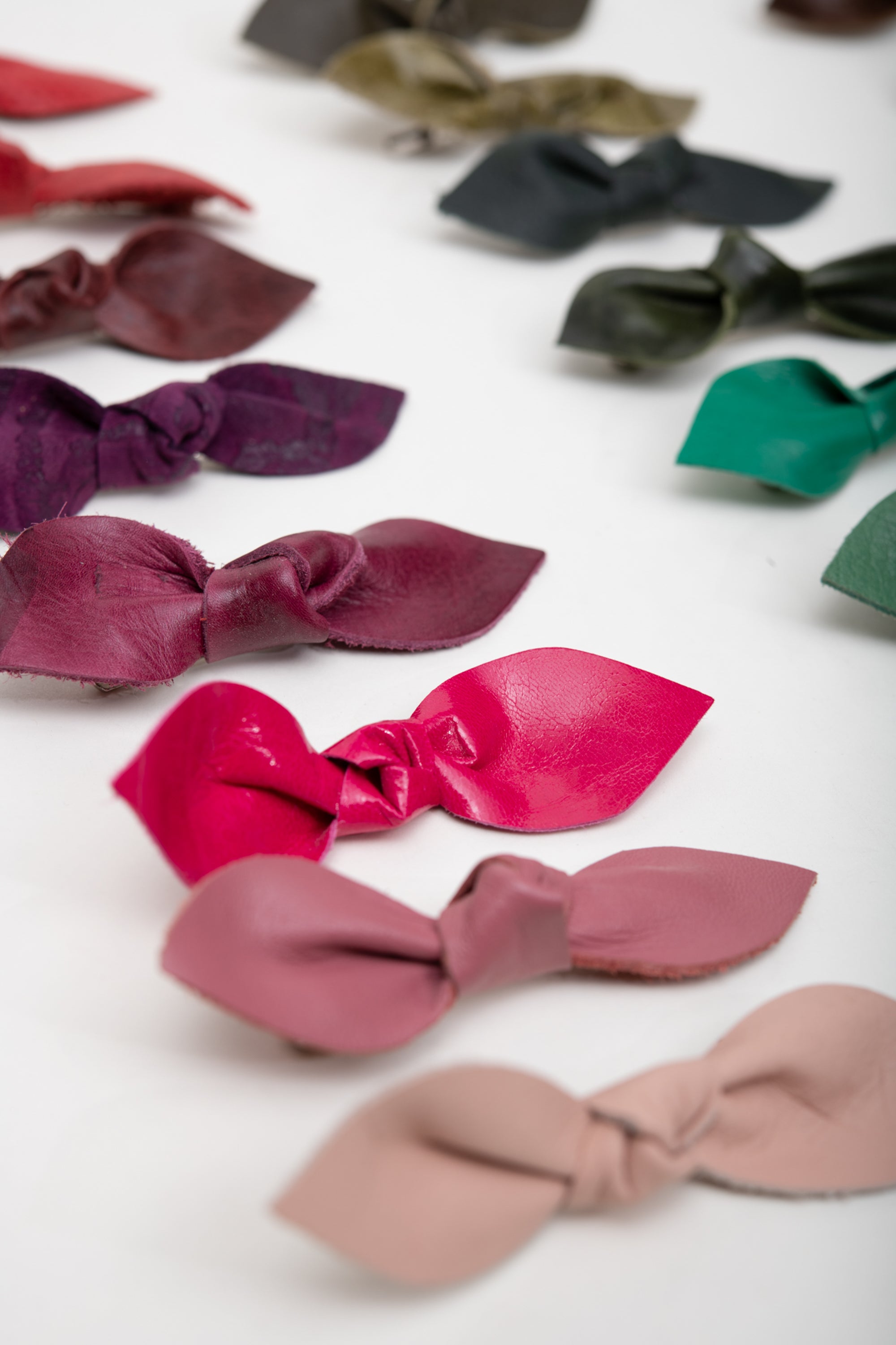 Veinage Leather hair clip and bow tie clip HOGAN model, handmade in Montreal, Canada