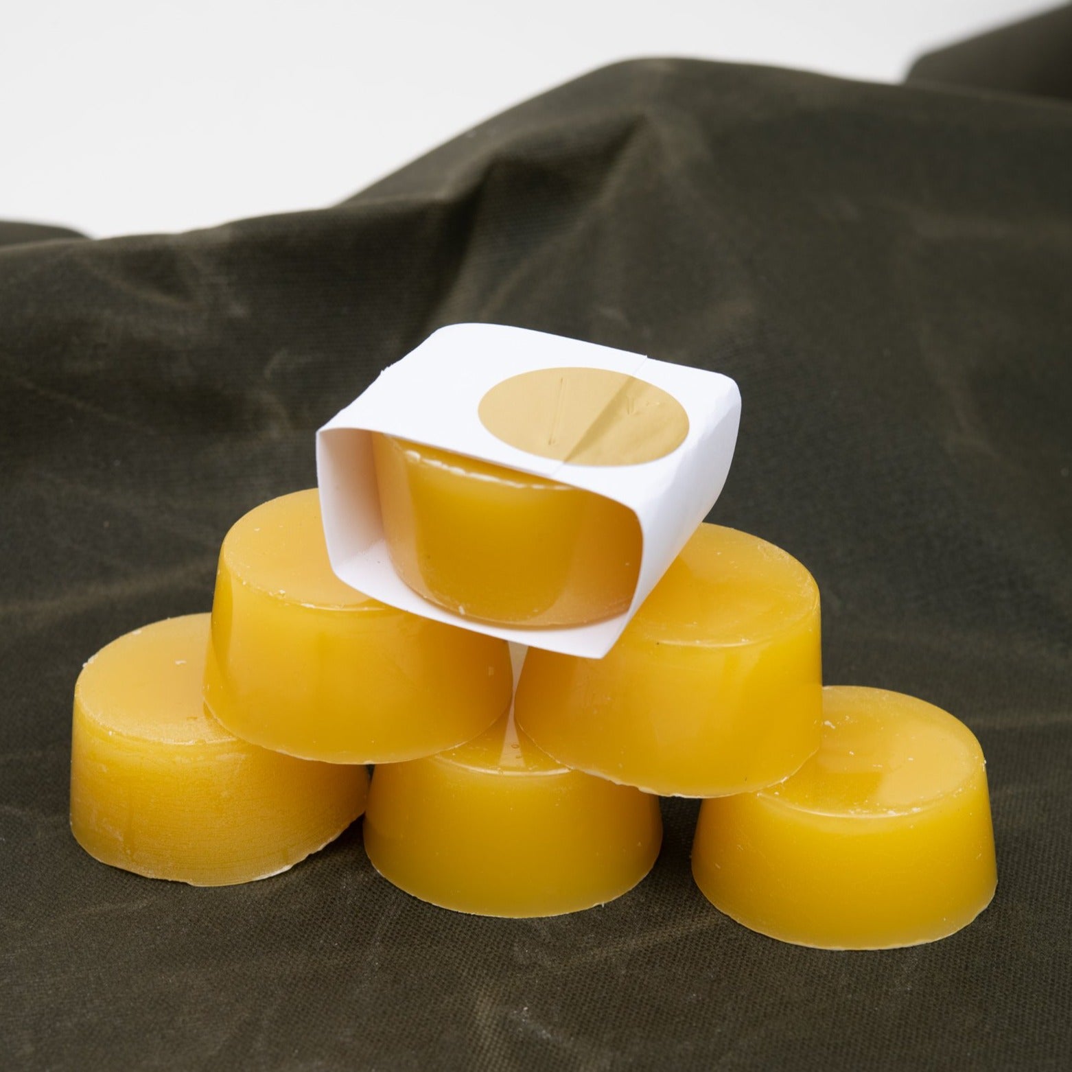 Veinage Greenland wax for waxed cotton canvas