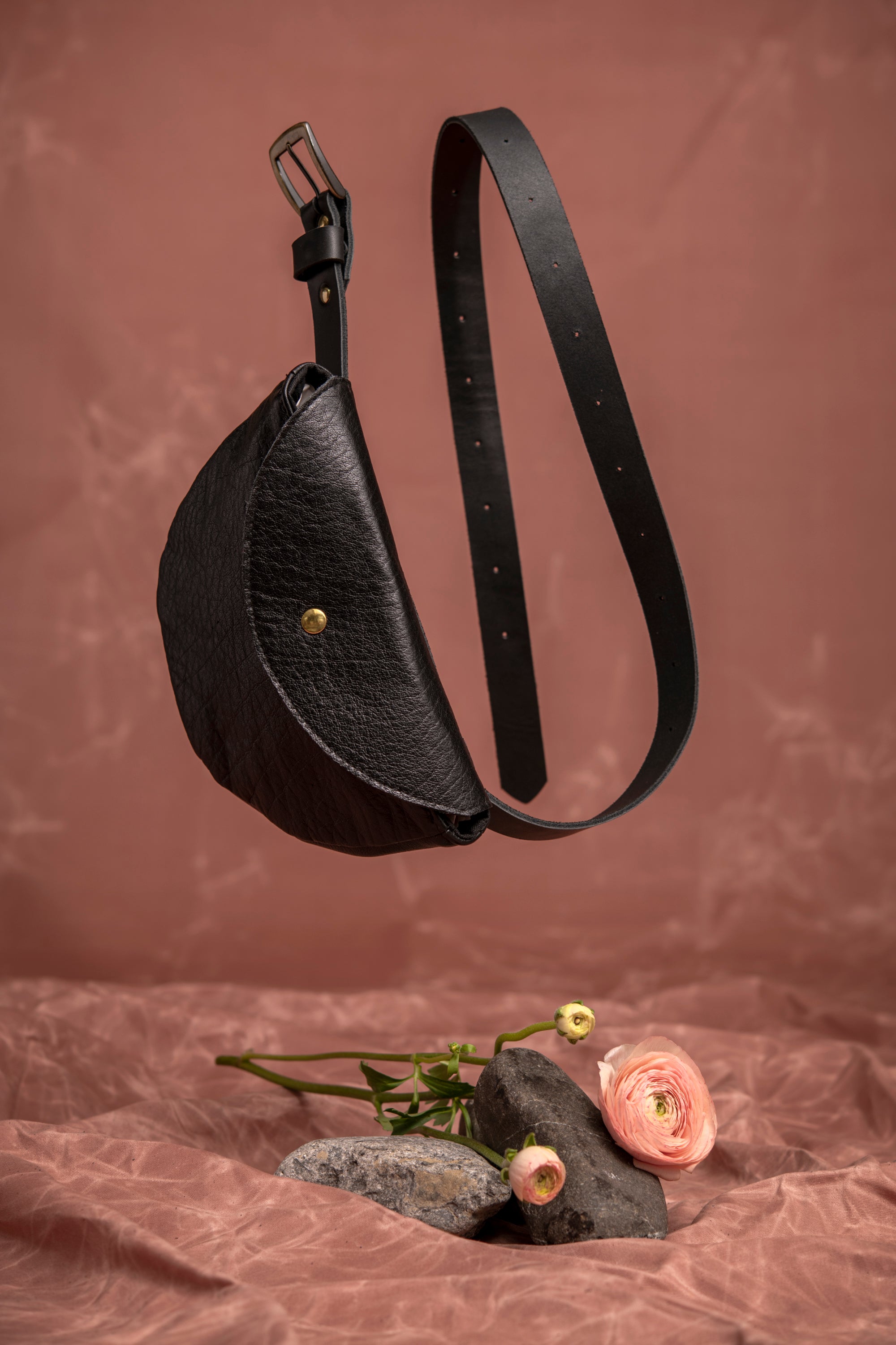 Veinage FABRE handmade minimalist leather fanny pack