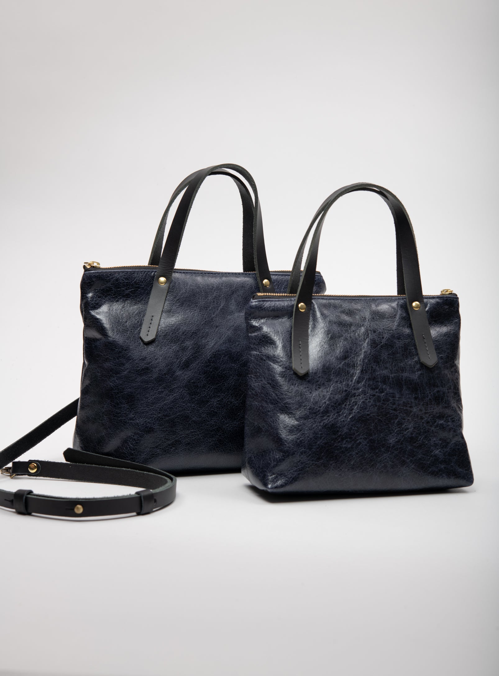 Leather handbag with crossbody strap PAPINEAU model, Veinage handmade in Montreal, Canada