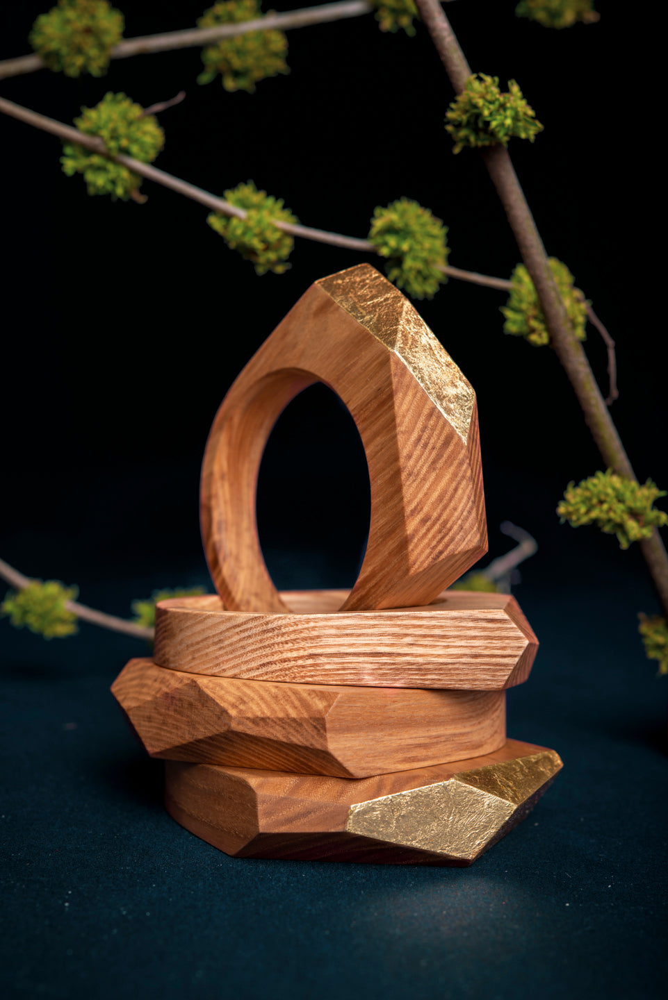 Geometrical statement jewel wood bracelet DES ÉRABLES model