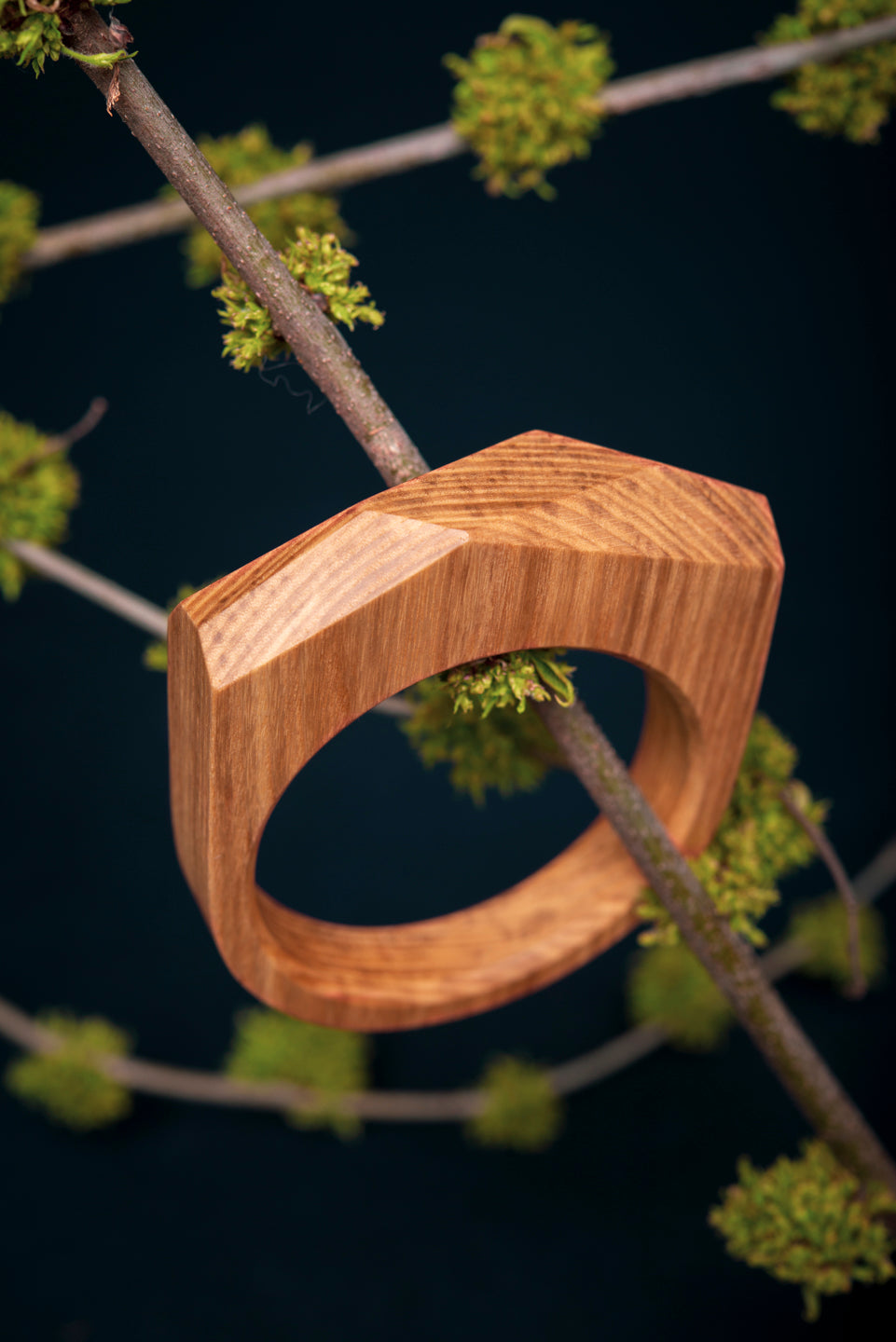 Geometrical statement jewel wood bracelet DES ÉRABLES model