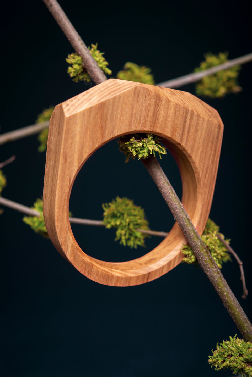 Geometrical statement jewel wood bracelet DES ÉRABLES model