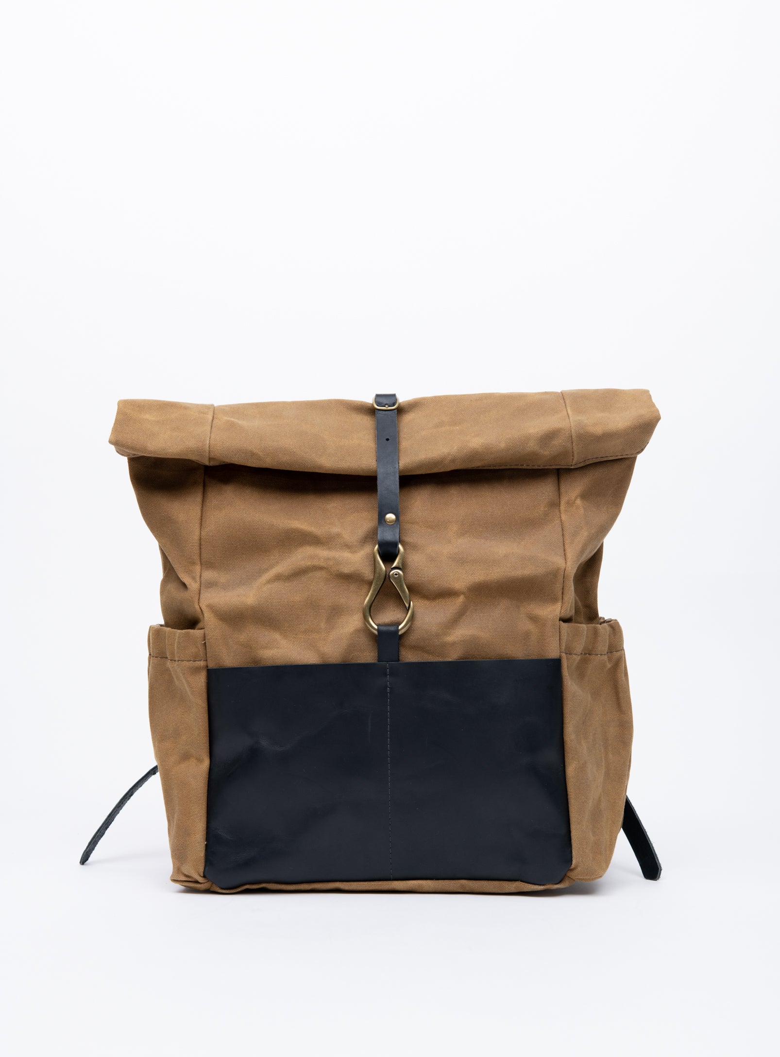 Veinage De Lorimier black leather and waxed canvas roll top backpack, handmade in Montreal Canada