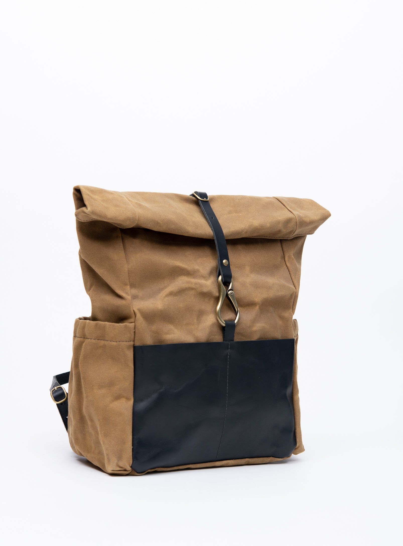 Veinage De Lorimier black leather and waxed canvas roll top backpack, handmade in Montreal Canada